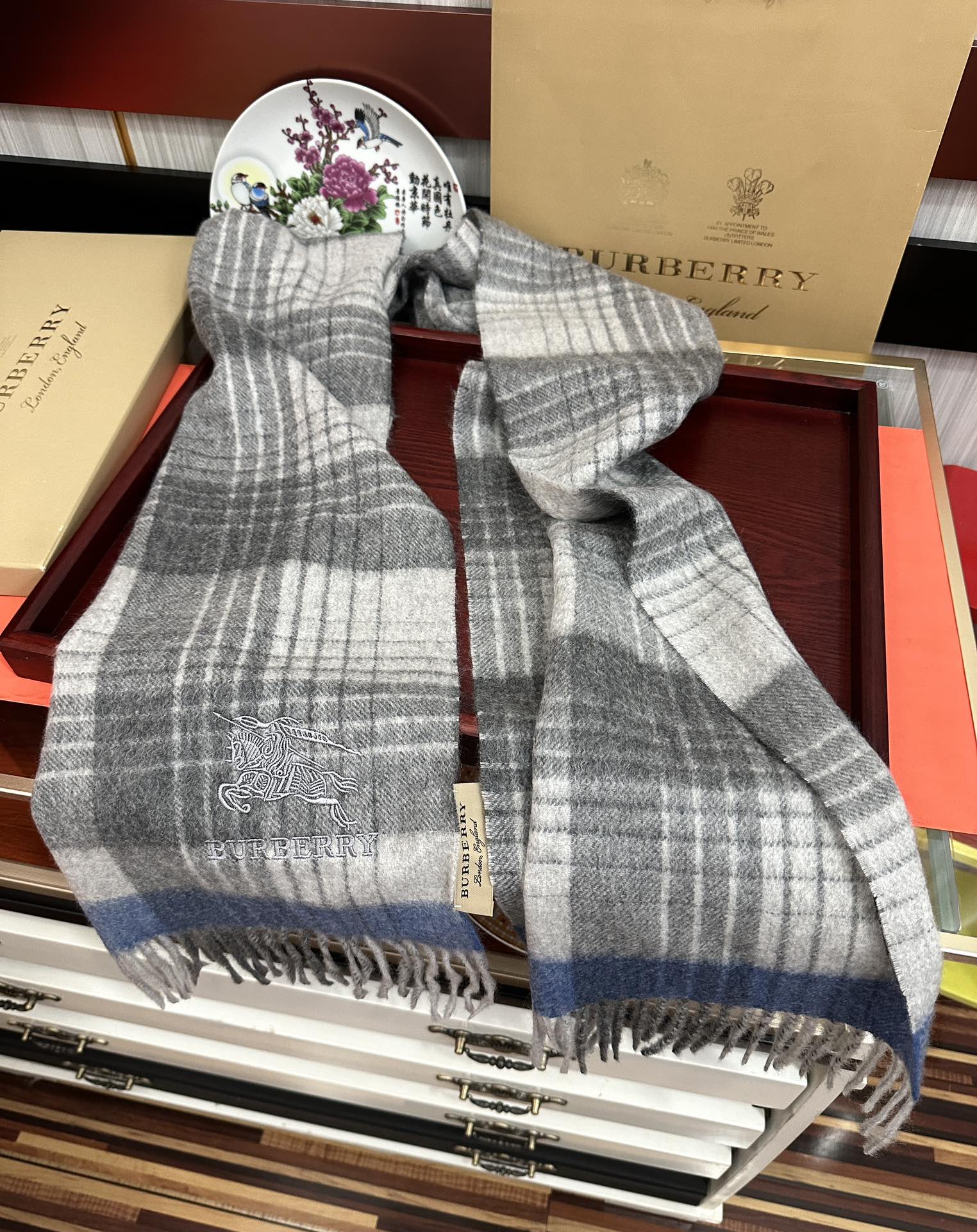 Burberry 新款 125%山羊绒 巴宝莉采用内蒙古 山羊绒 最新款男女通用 重磅推荐 的格子