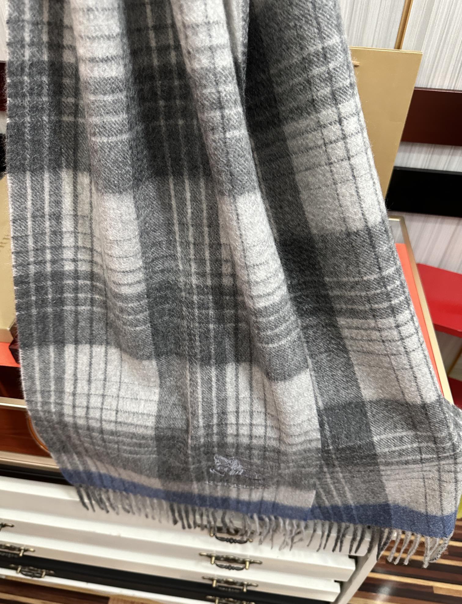 Burberry 新款 125%山羊绒 巴宝莉采用内蒙古 山羊绒 最新款男女通用 重磅推荐 的格子