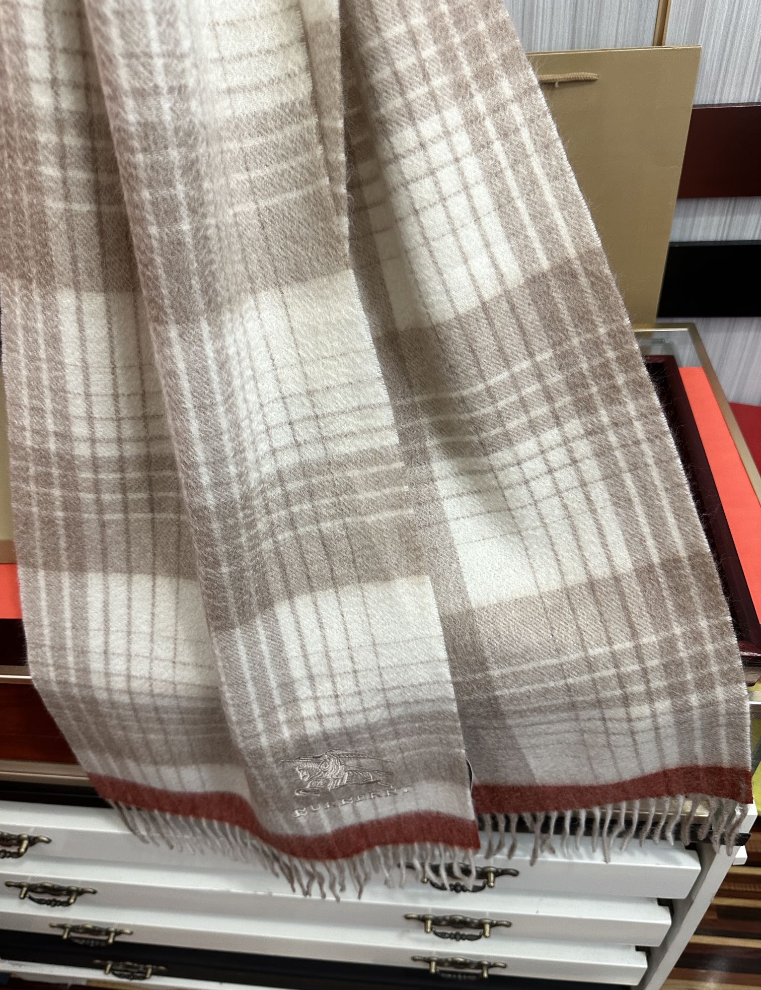 Burberry 新款 125%山羊绒 巴宝莉采用内蒙古 山羊绒 最新款男女通用 重磅推荐 的格子