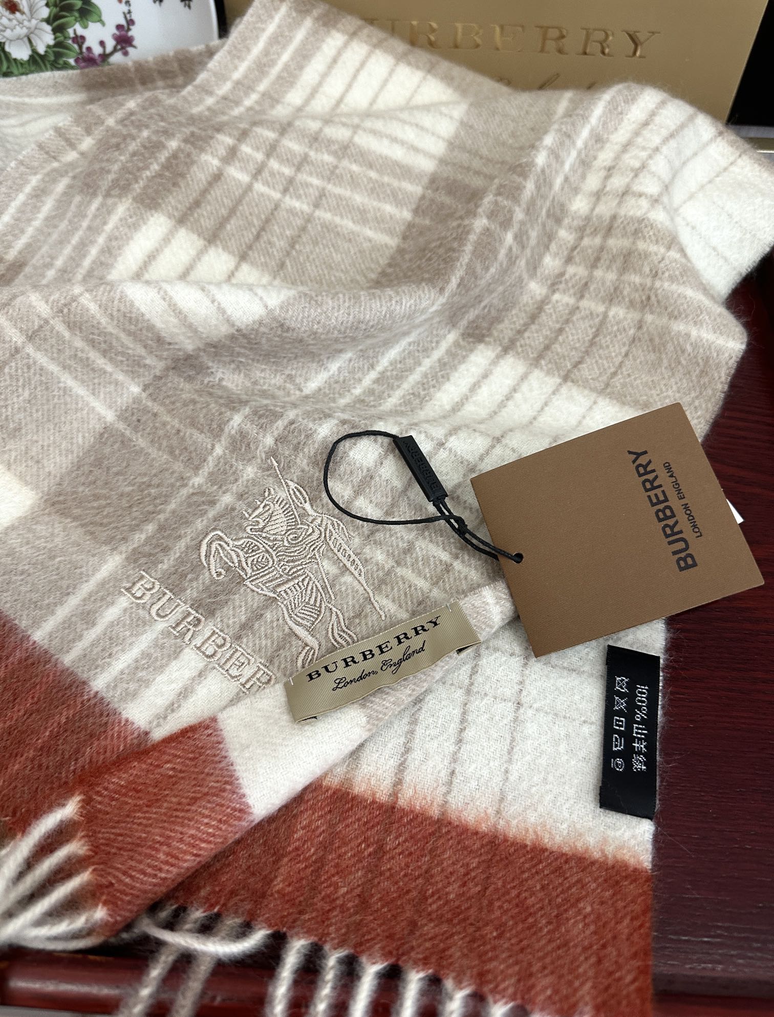 Burberry 新款 125%山羊绒 巴宝莉采用内蒙古 山羊绒 最新款男女通用 重磅推荐 的格子