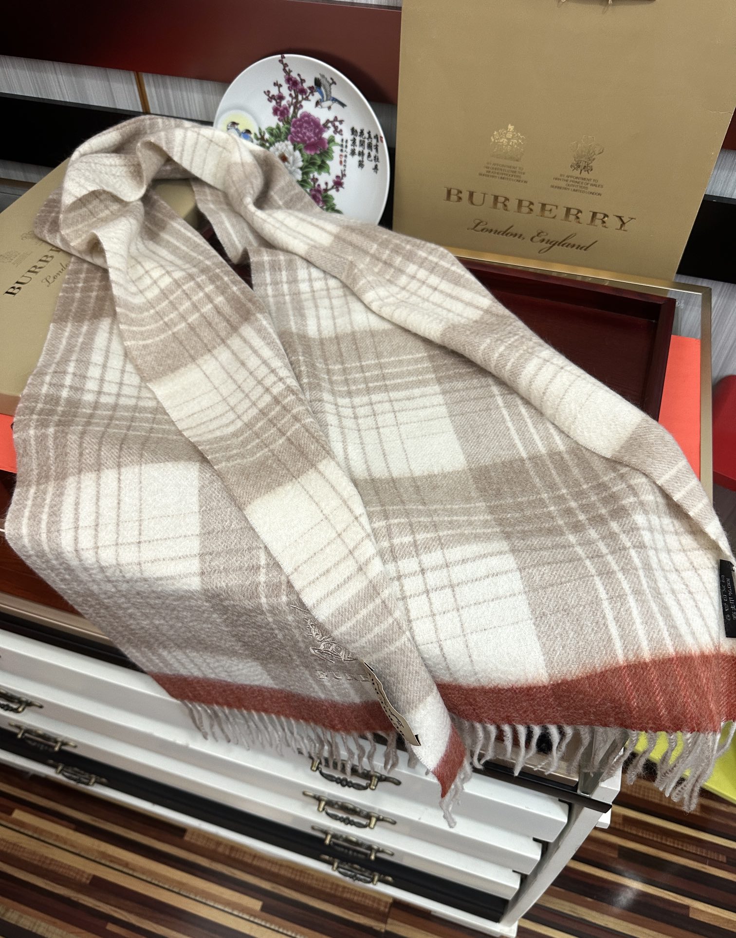 Burberry 新款 125%山羊绒 巴宝莉采用内蒙古 山羊绒 最新款男女通用 重磅推荐 的格子
