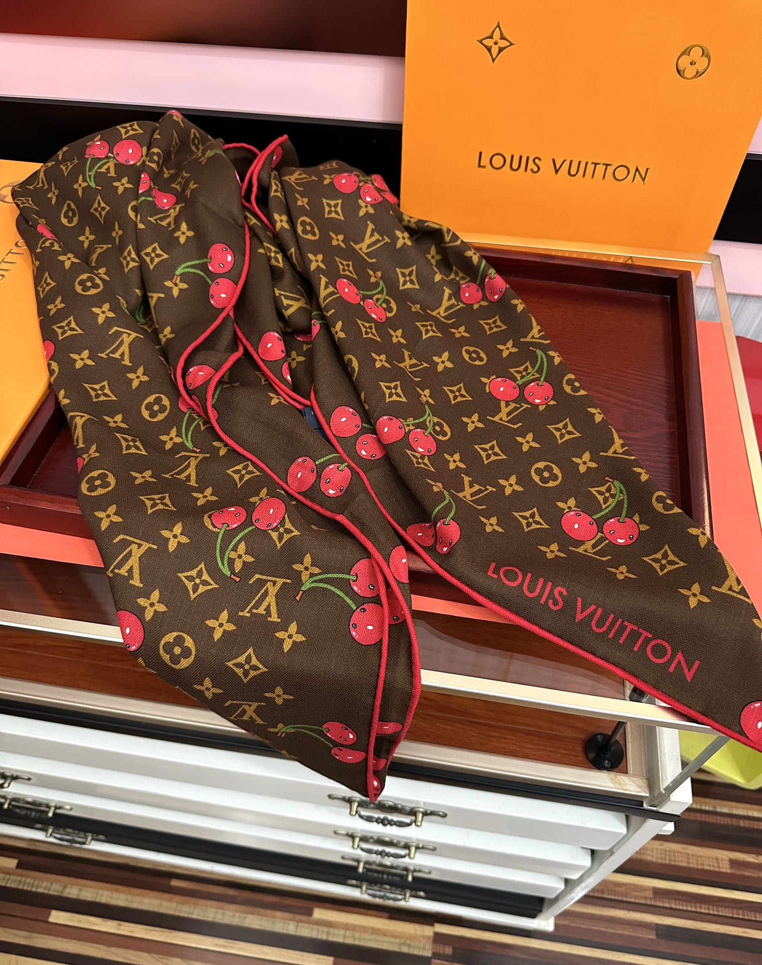 Louis Vuitton LV 2025双面同色樱桃 优雅 ~气质到骨子里 新一季的面料超高级