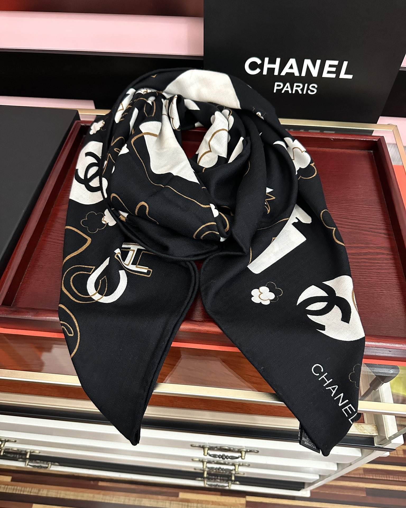 Chanel 香奈儿 【双面同色】 双C优雅Coco风 ~气质到骨子里 香奶奶新一季的面料超高级