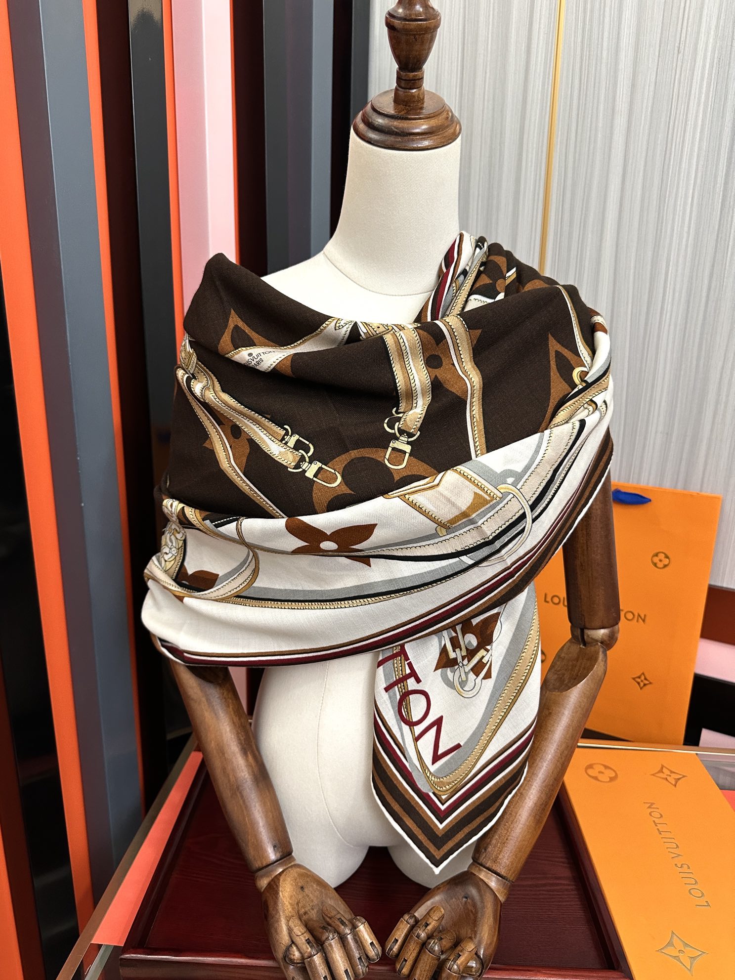 Louis Vuitton LV 2025 【双面同色】 优雅 ~气质到骨子里 新一季的面料超高级