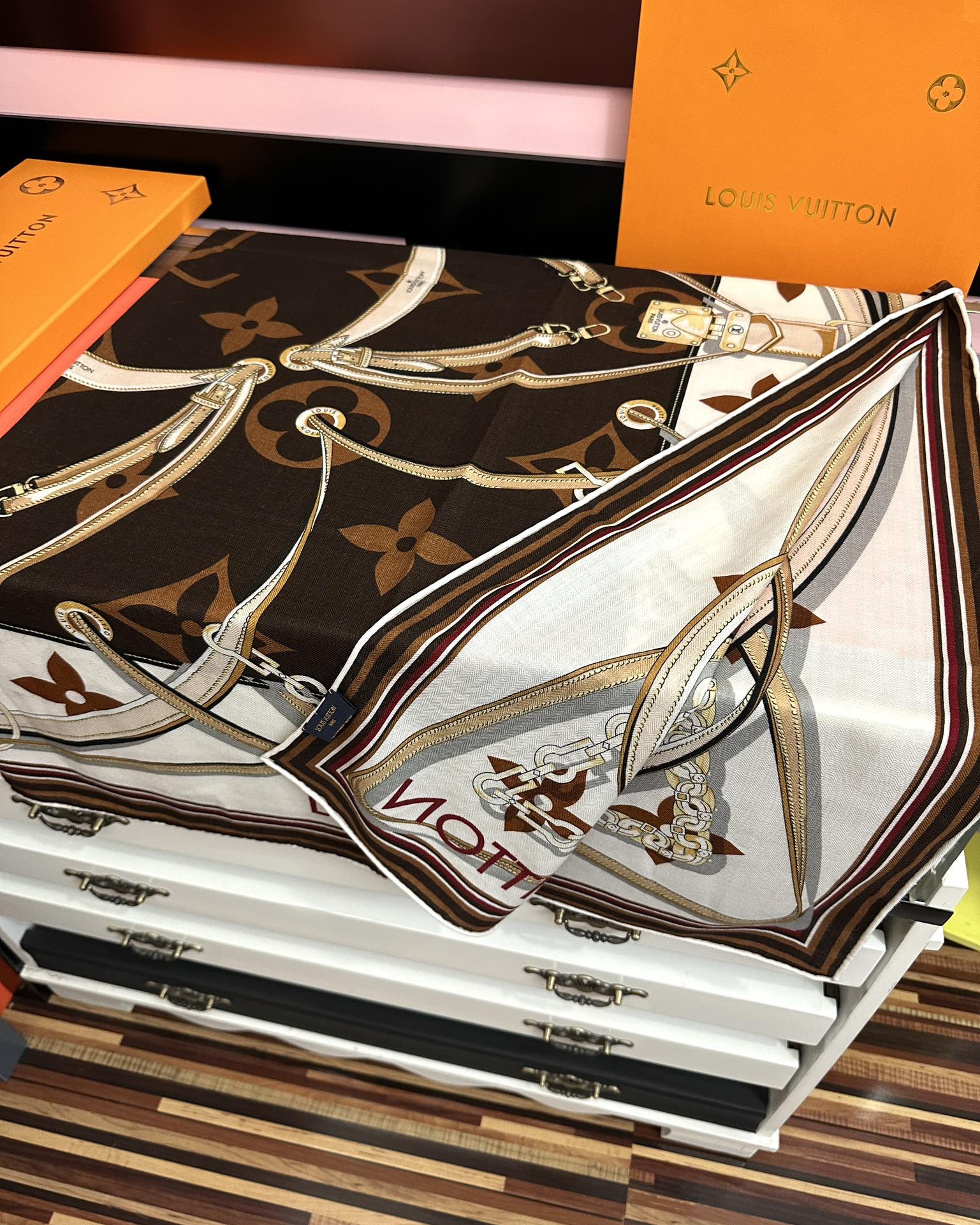 Louis Vuitton LV 2025 【双面同色】 优雅 ~气质到骨子里 新一季的面料超高级