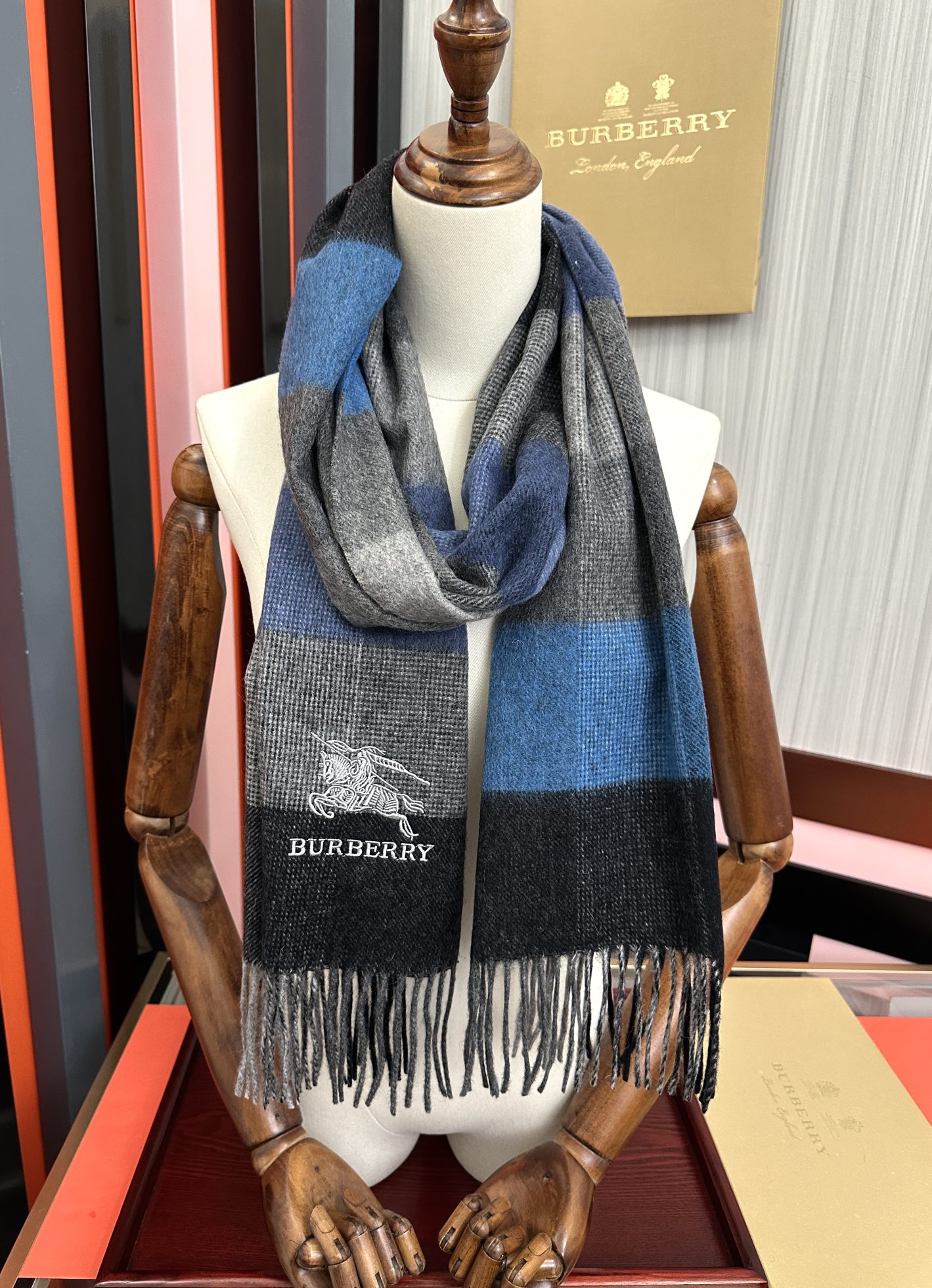 Balenciaga 巴家2025 最新款 男女通用情侣 款 永不过时