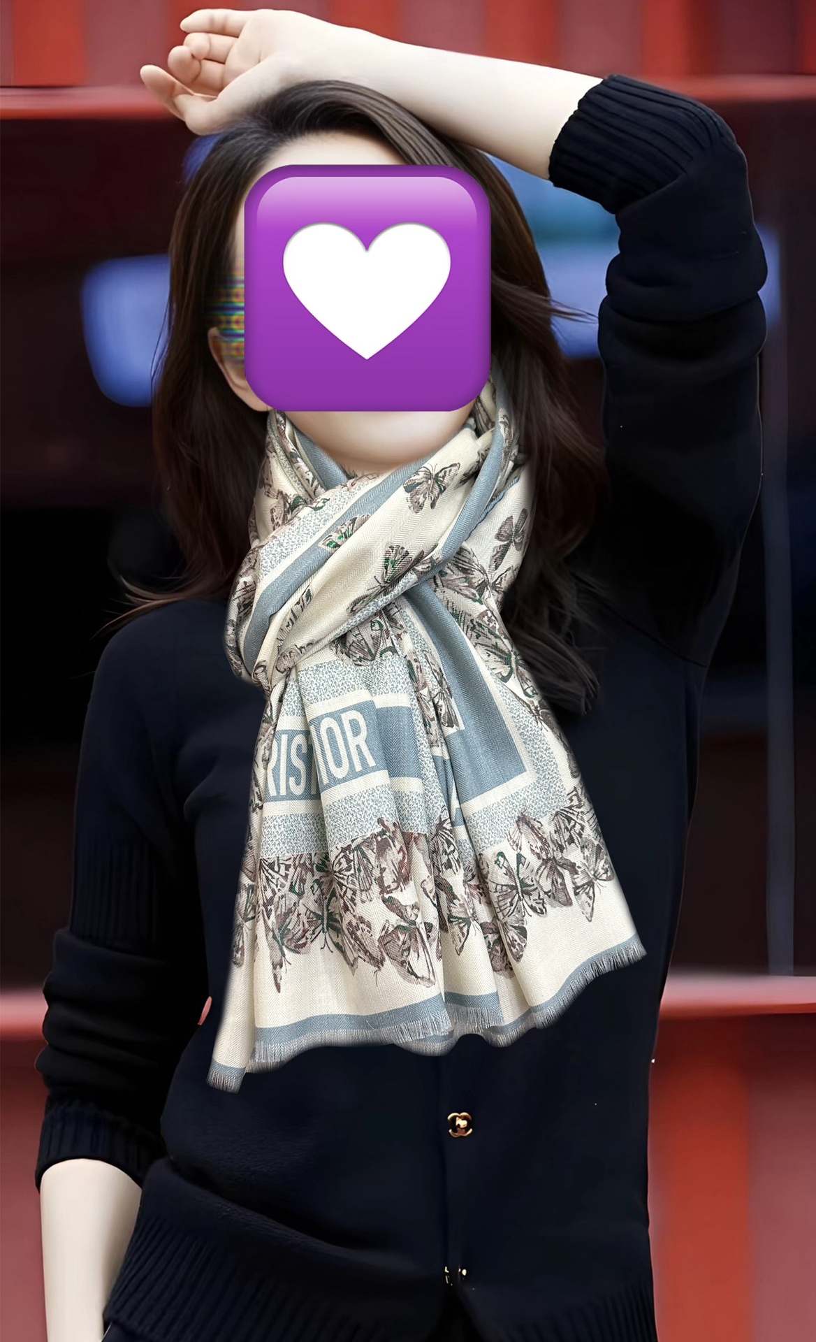 Dior 迪奥 2050双面同色蝴蝶 品质非常完美 整个围巾给人气场的同时又非常 秀丽 绝对值得入手的新款 实物一拿到就会庆幸自己是女人的绝美好货 尺寸：65x185