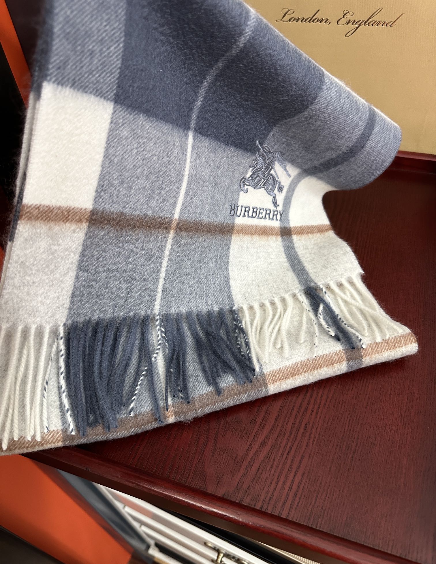 Burberry 125%山羊绒 2025 巴宝莉【刺绣战马】采用内蒙古 山羊绒 最新款男女通用 重磅推荐 的格子