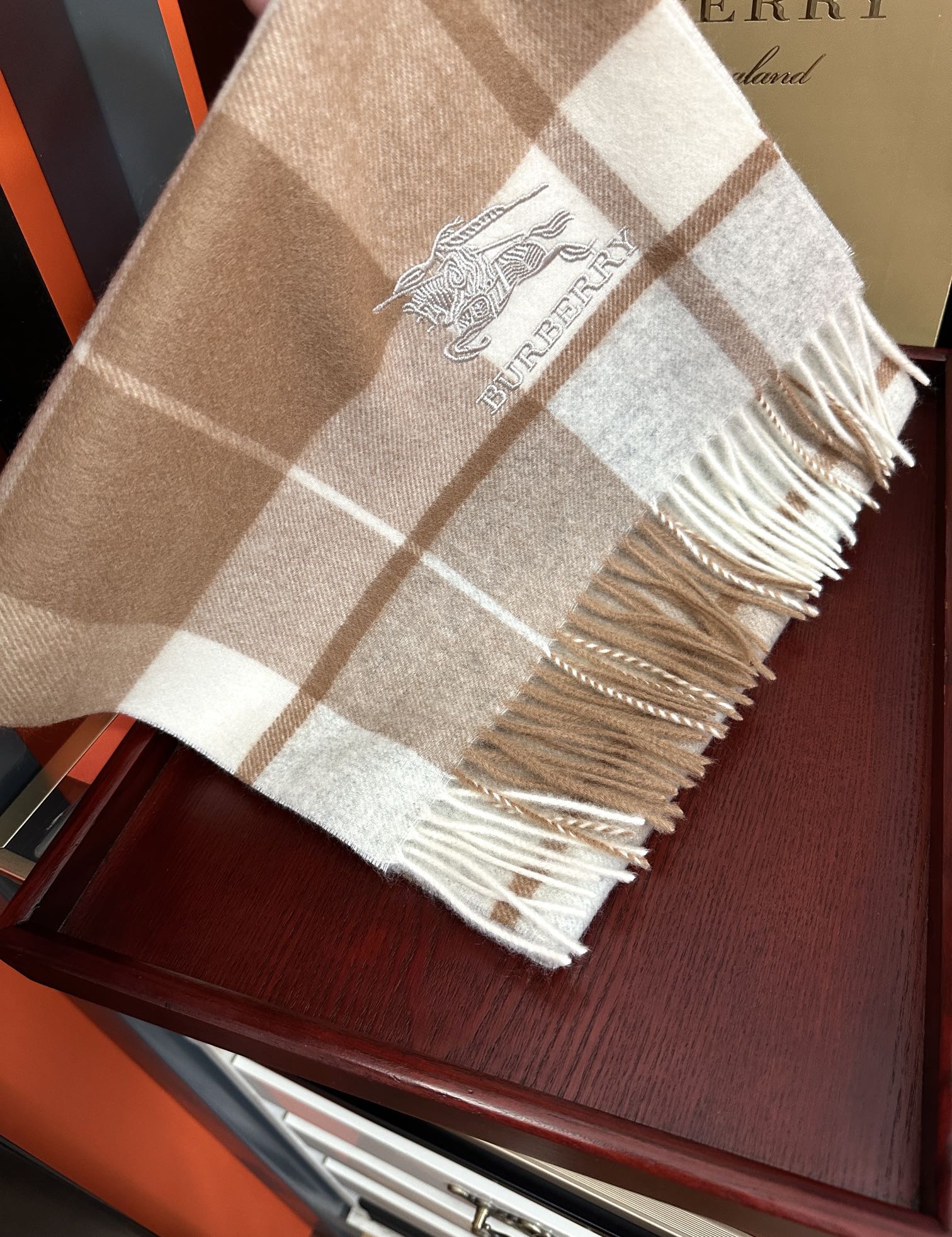 Burberry 125%山羊绒 2025 巴宝莉【刺绣战马】采用内蒙古 山羊绒 最新款男女通用 重磅推荐 的格子