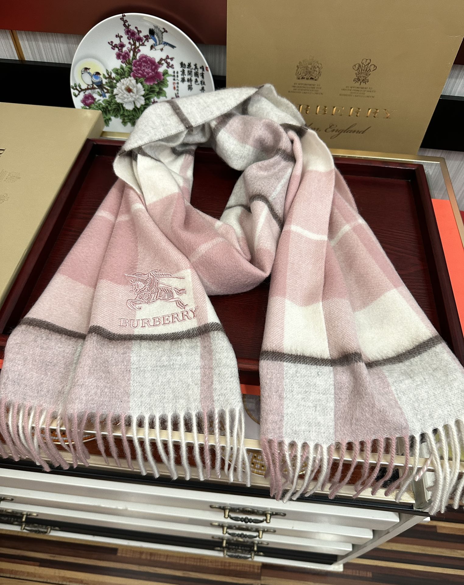 Burberry 125%山羊绒 2025 巴宝莉【刺绣战马】采用内蒙古 山羊绒 最新款男女通用 重磅推荐 的格子