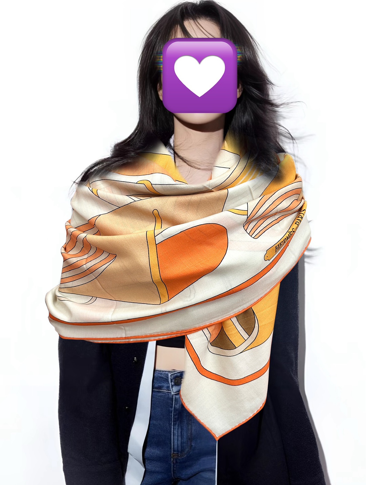 Hermès 爱马仕2025秋冬新款 【马术学院】新一季丝巾采购清单估计各位养马人们已经列好了 我就不推荐了回头分享一下部分 款的老款信息资料供大家参考 本季必《Rondsdemarch》 一条来自丝巾羊绒丝方巾也不知道是马元素在男士方巾上运用比例高还是正好我每一条无论从配色还是主题图案都深得我心 也相较女款好驾驭 还便宜 大家 尺寸:140X140、材质：30%真丝+70丝绒