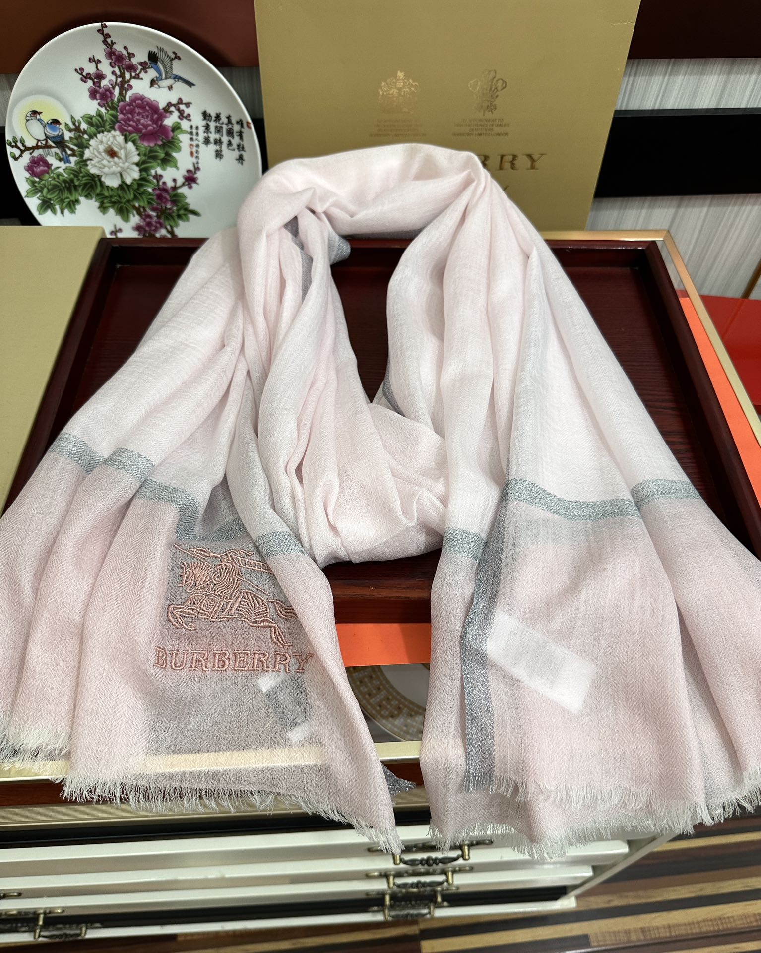 Burberry 上新 2050 巴宝莉 重磅推荐 火爆N年的格子 人人都喜欢 时潮人都有好几条巴家围巾放在衣橱