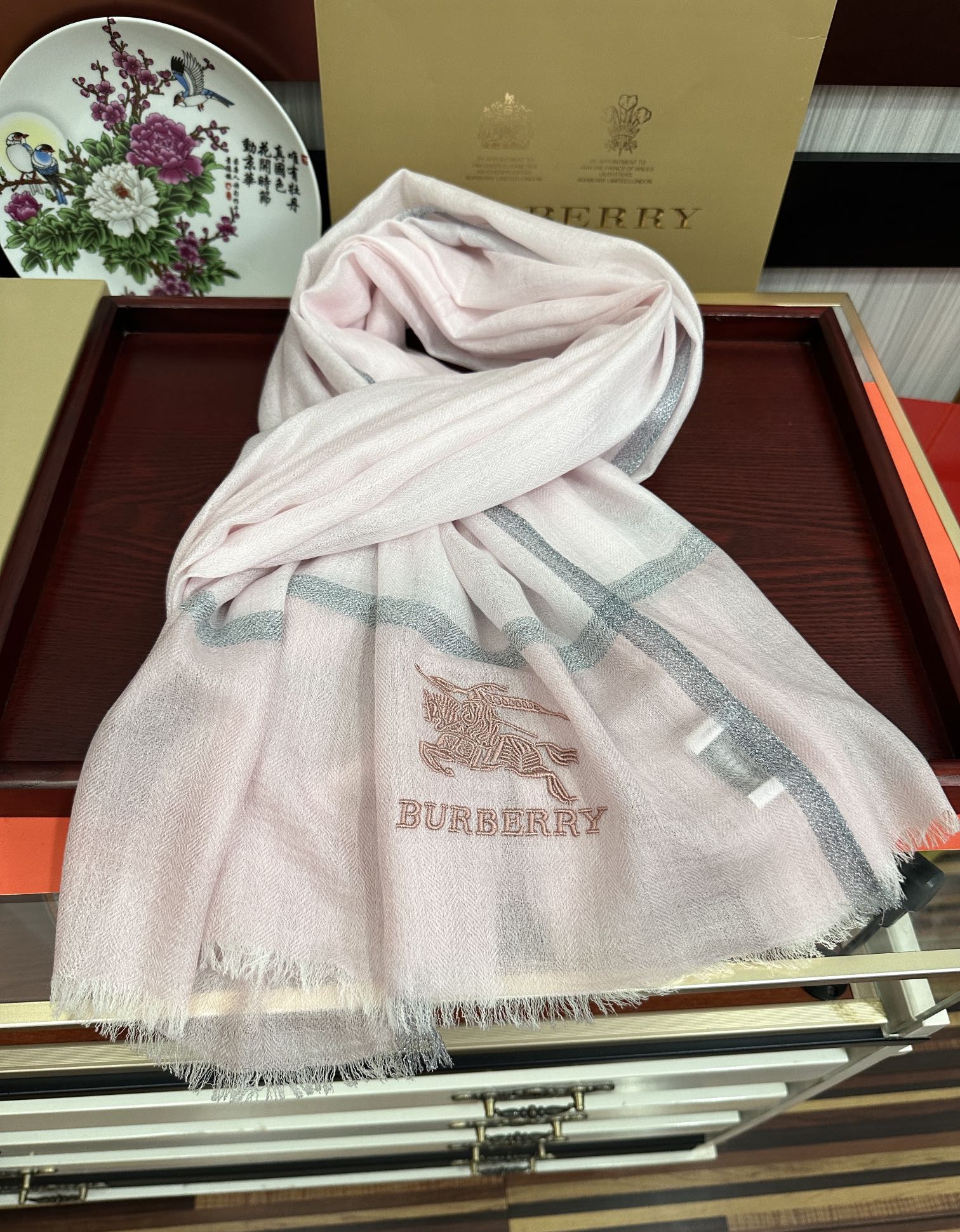 Burberry 上新 2050 巴宝莉 重磅推荐 火爆N年的格子 人人都喜欢 时潮人都有好几条巴家围巾放在衣橱