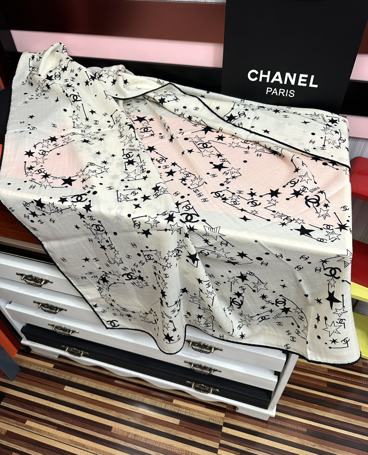 Chanel 香奈儿 星星 涂鸦 【双面同色】 设计优雅风 ~气质到骨子里 香奶奶新一季的面料超高级