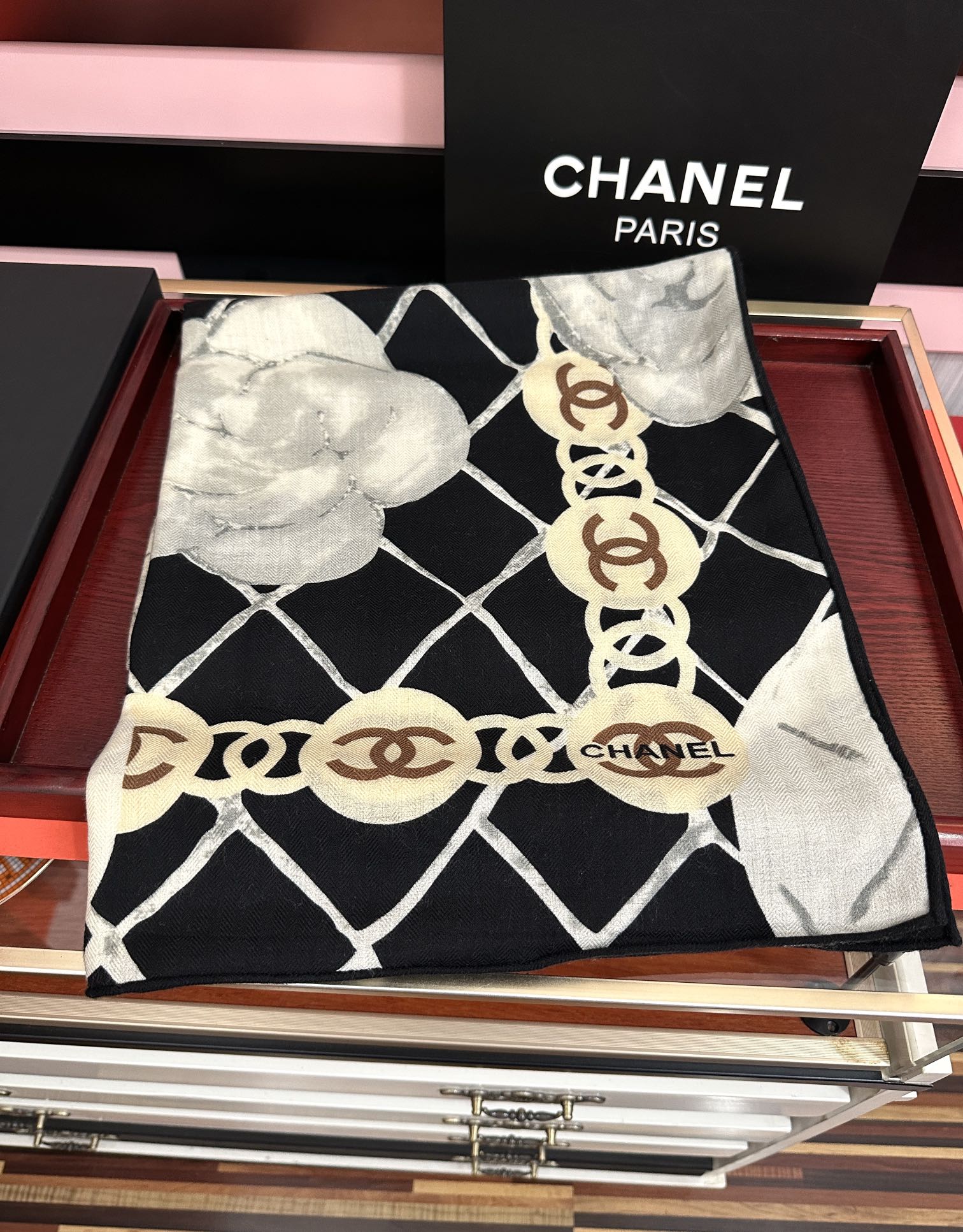 Chanel 香奈儿 香奶奶永远都是这么 【双面同色】太美了 设计优雅风 ~气质到骨子里 香奶奶新一季的面料超高级