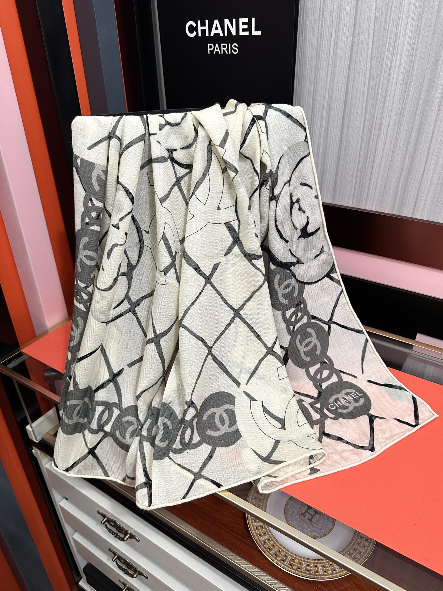 Chanel 香奈儿 香奶奶永远都是这么 【双面同色】太美了 设计优雅风 ~气质到骨子里 香奶奶新一季的面料超高级
