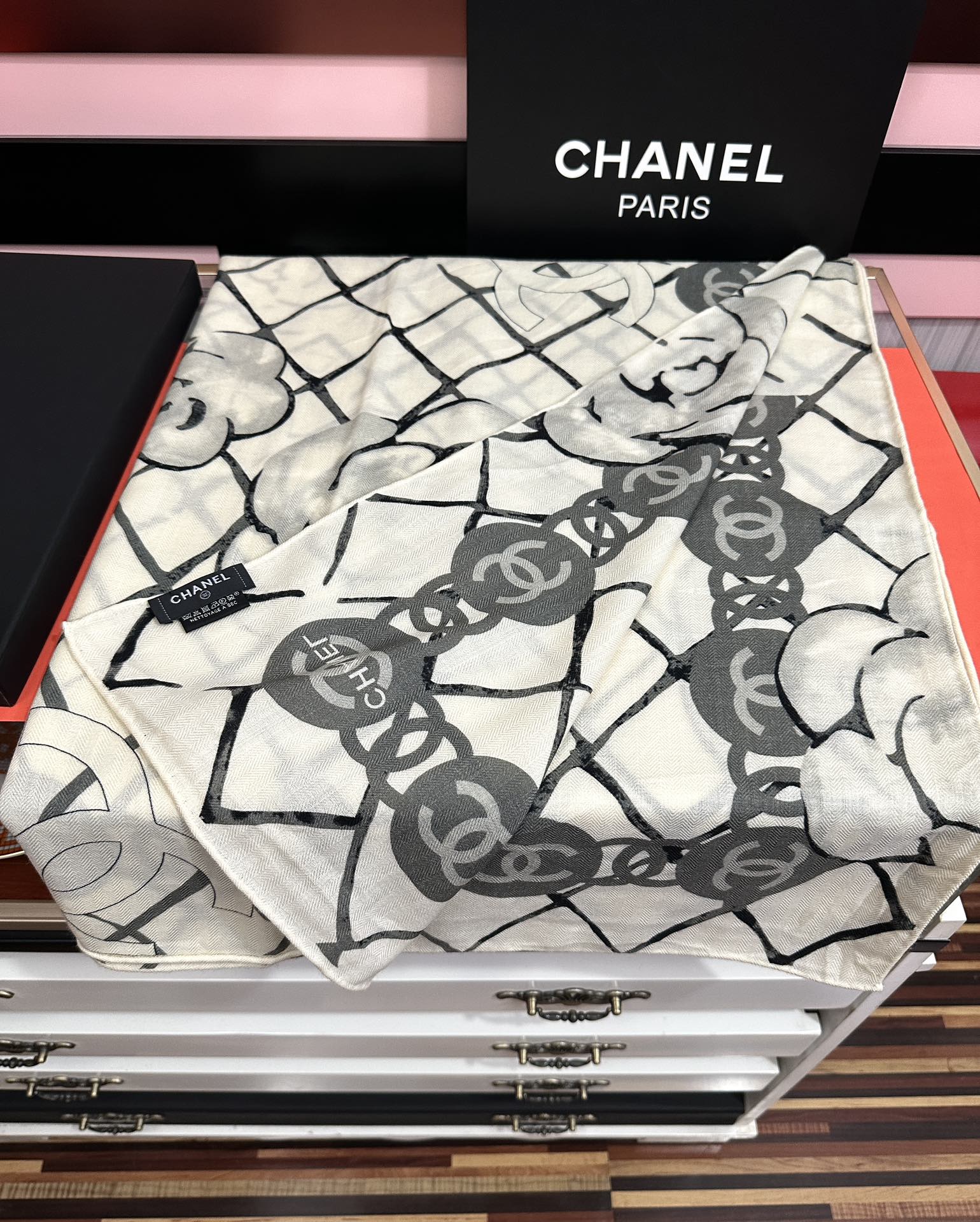 Chanel 香奈儿 香奶奶永远都是这么 【双面同色】太美了 设计优雅风 ~气质到骨子里 香奶奶新一季的面料超高级