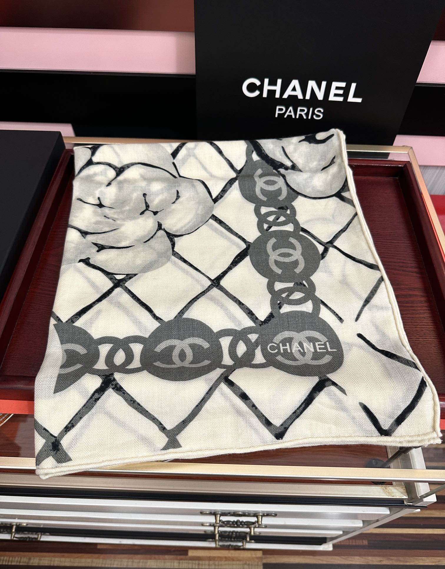 Chanel 香奈儿 香奶奶永远都是这么 【双面同色】太美了 设计优雅风 ~气质到骨子里 香奶奶新一季的面料超高级