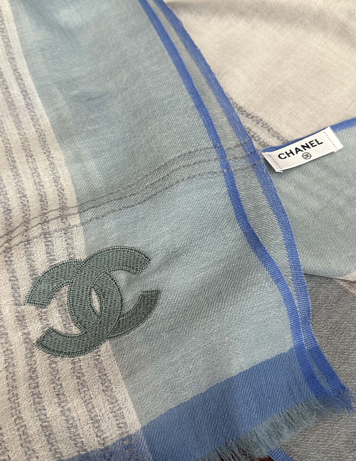 Chanel 小香 采用内蒙古羊绒 重磅推荐 火爆 人人都喜欢 时潮人都有好几条围巾放在衣橱