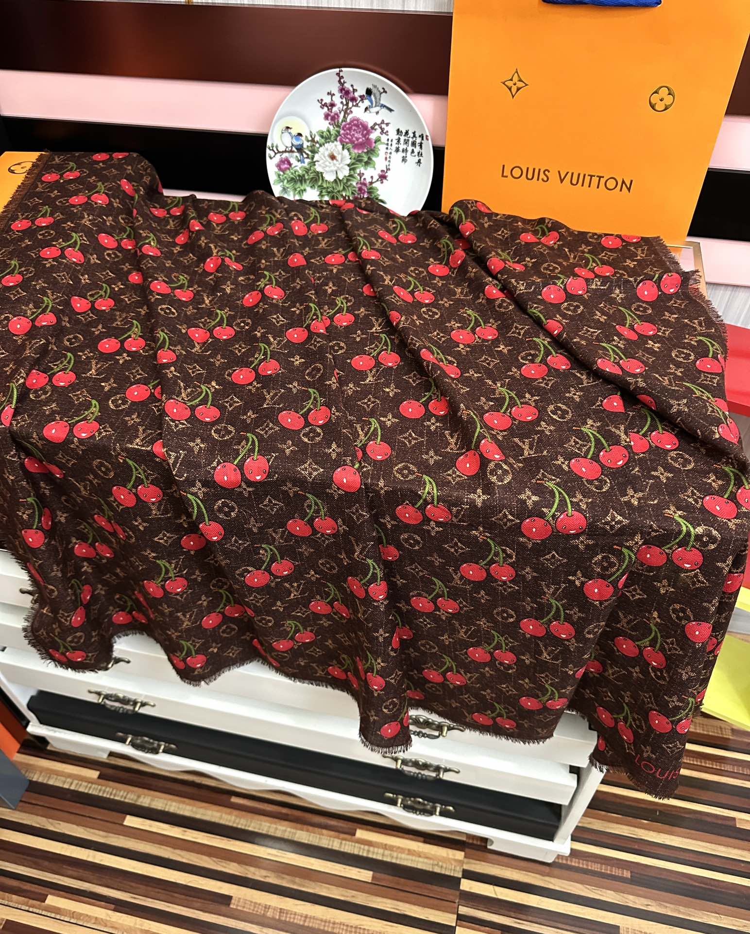 Louis Vuitton LV 2025双面同色樱桃 优雅 ~气质到骨子里 新一季的面料超高级
