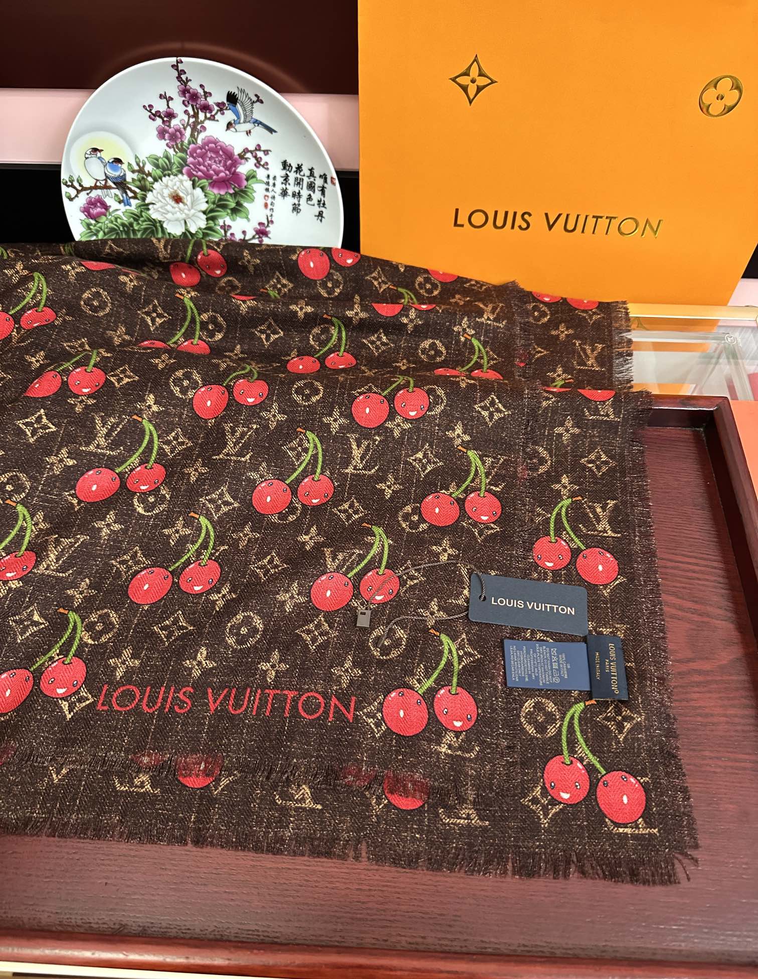 Louis Vuitton LV 2025双面同色樱桃 优雅 ~气质到骨子里 新一季的面料超高级