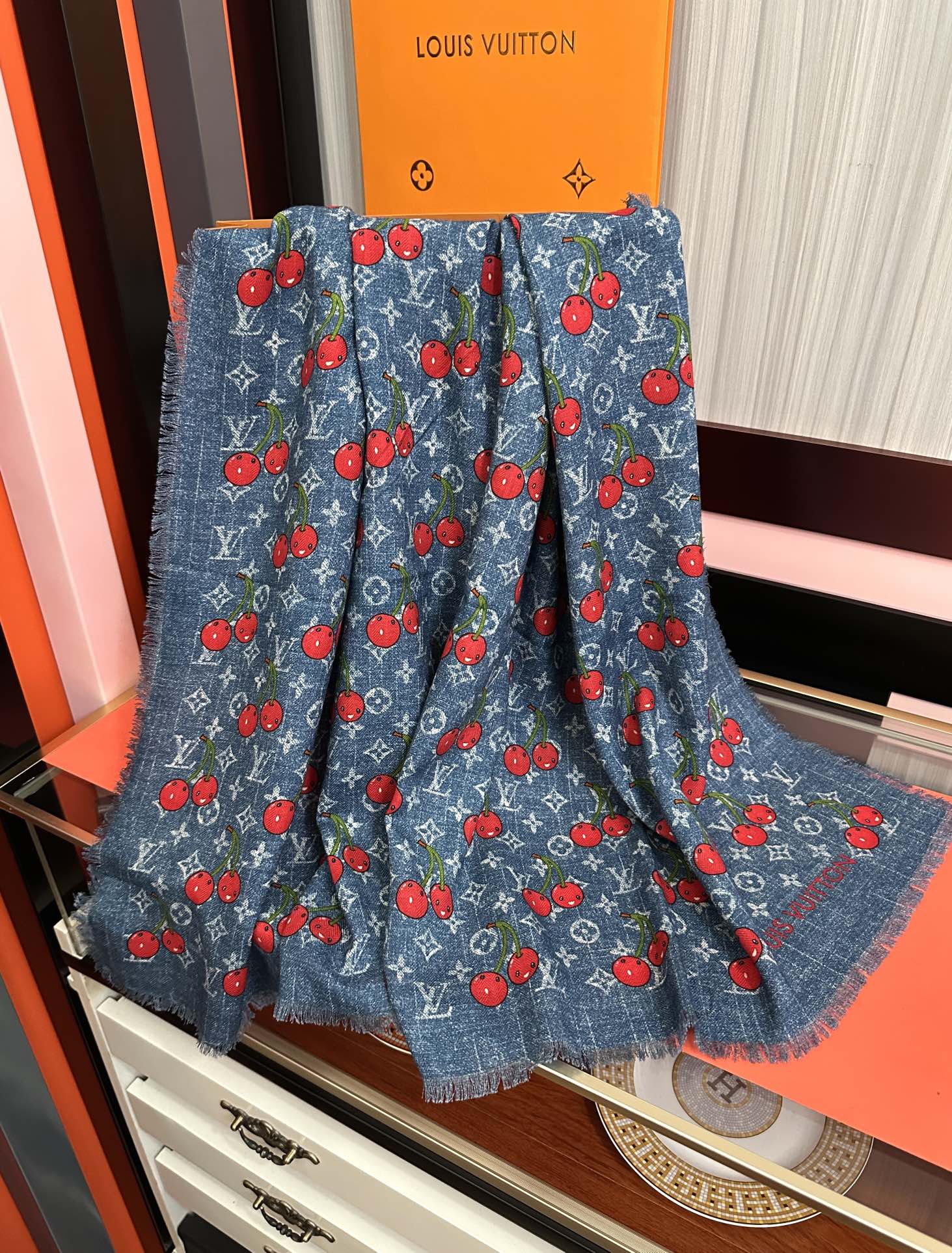 Louis Vuitton LV 2025双面同色樱桃 优雅 ~气质到骨子里 新一季的面料超高级