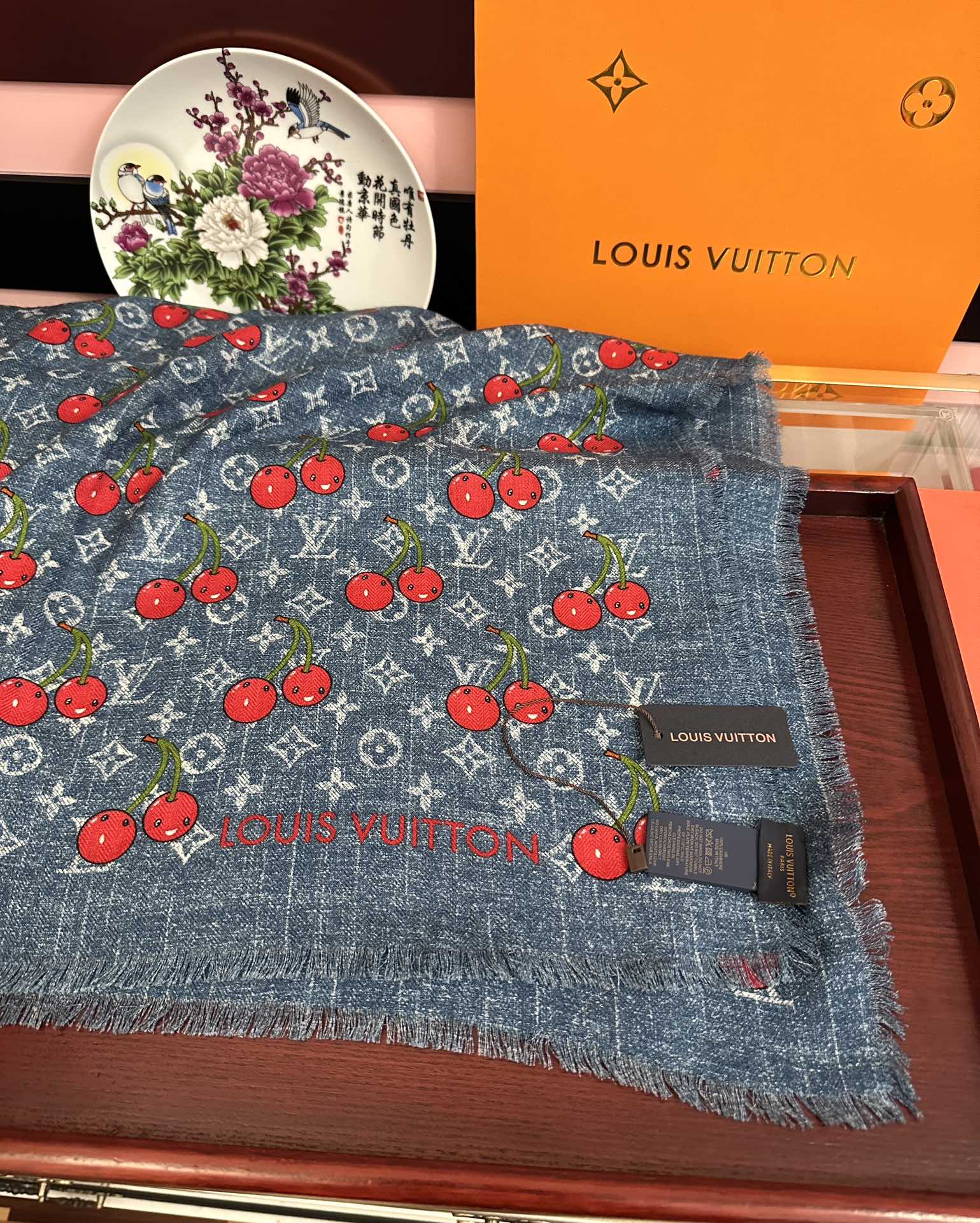 Louis Vuitton LV 2025双面同色樱桃 优雅 ~气质到骨子里 新一季的面料超高级