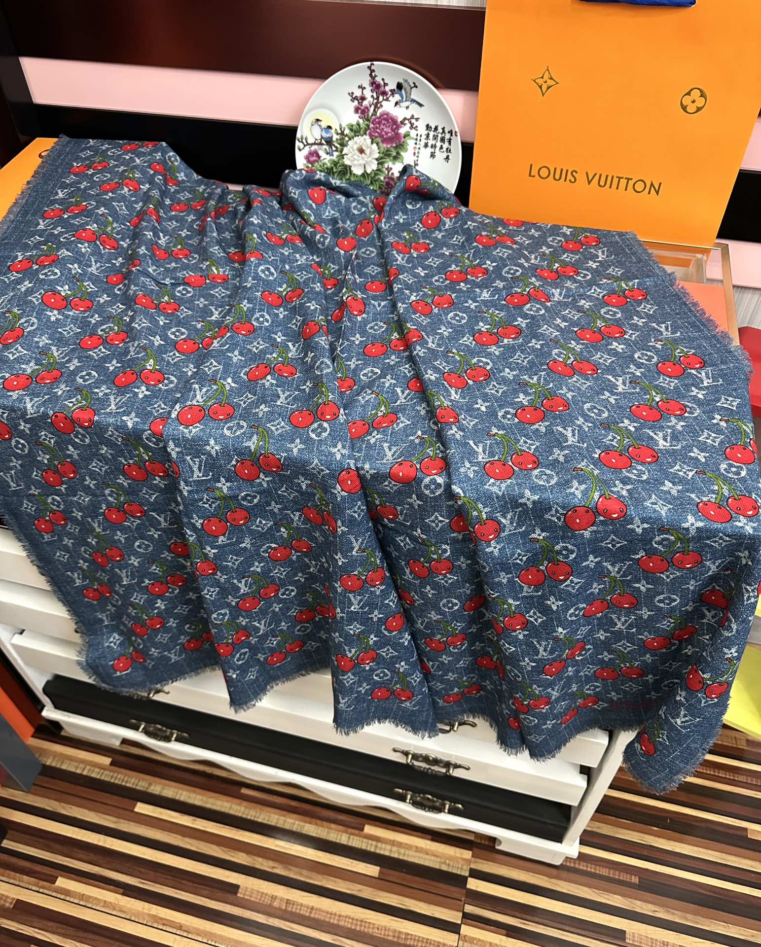 Louis Vuitton LV 2025双面同色樱桃 优雅 ~气质到骨子里 新一季的面料超高级