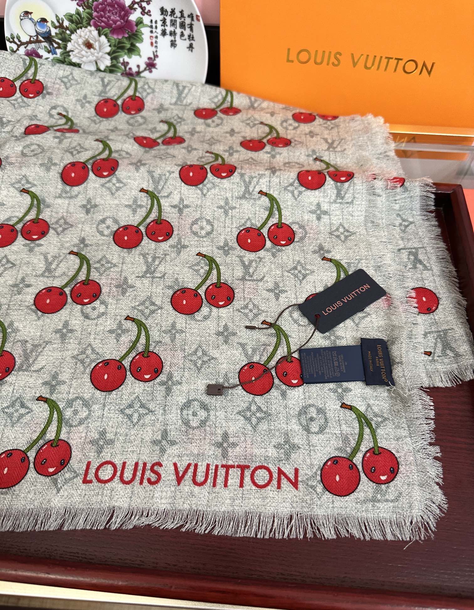 Louis Vuitton LV 2025双面同色樱桃 优雅 ~气质到骨子里 新一季的面料超高级