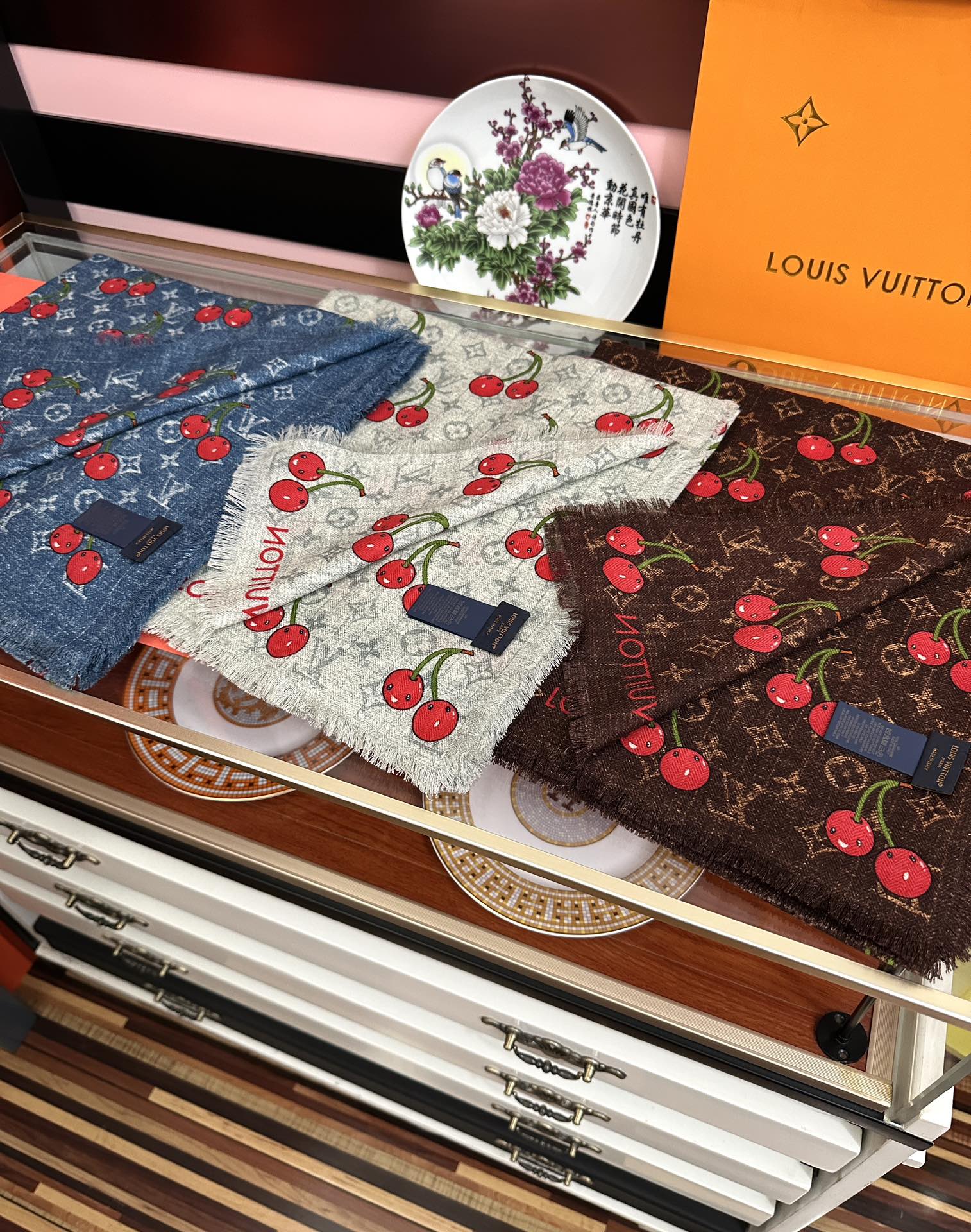 Louis Vuitton LV 2025双面同色樱桃 优雅 ~气质到骨子里 新一季的面料超高级