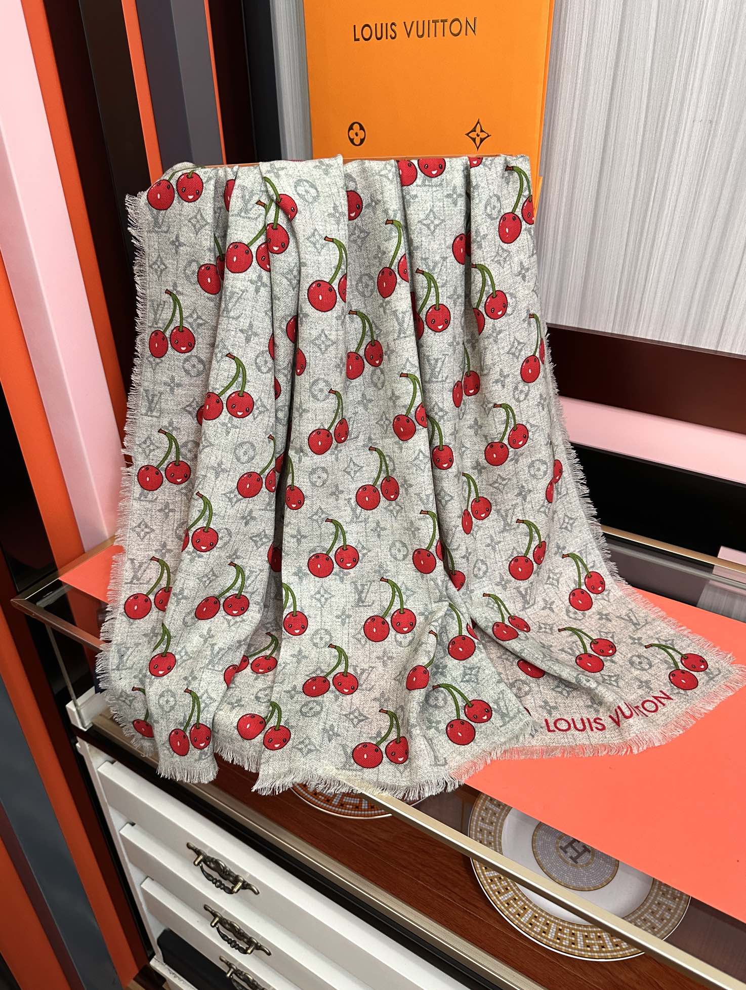 Louis Vuitton LV 2025双面同色樱桃 优雅 ~气质到骨子里 新一季的面料超高级