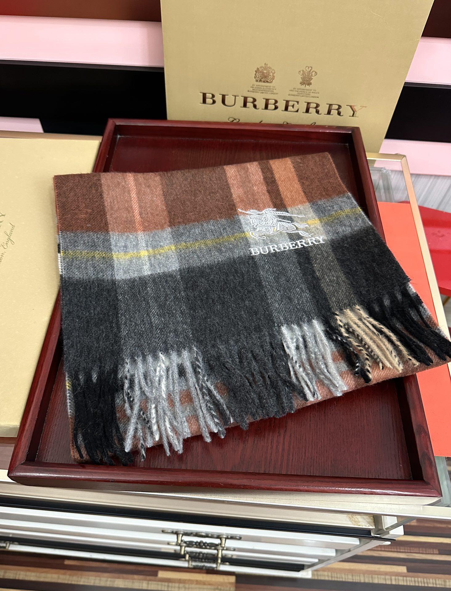 Burberry 125%山羊绒 2025巴宝莉采用内蒙古 山羊绒 最新款男女通用 重磅推荐 的格子