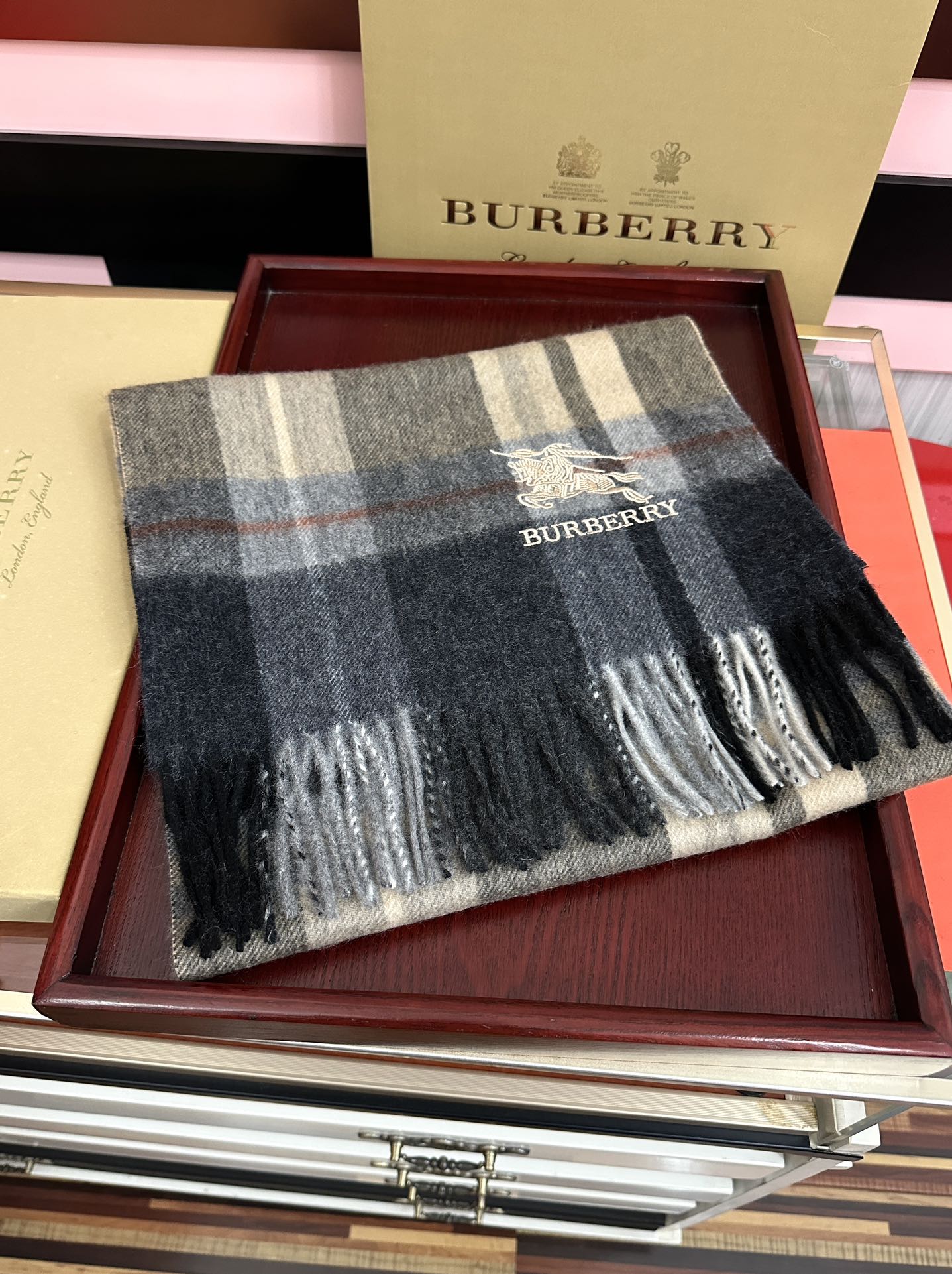 Burberry 125%山羊绒 2025巴宝莉采用内蒙古 山羊绒 最新款男女通用 重磅推荐 的格子