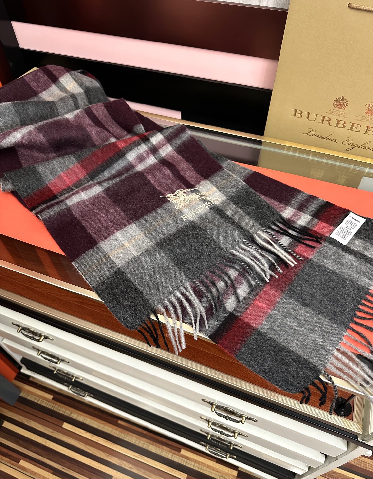 Burberry 125%山羊绒 2025巴宝莉采用内蒙古 山羊绒 最新款男女通用 重磅推荐 的格子