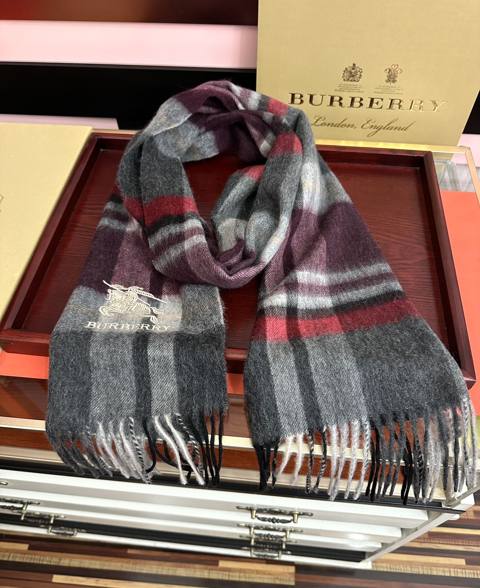 Burberry 125%山羊绒 2025巴宝莉采用内蒙古 山羊绒 最新款男女通用 重磅推荐 的格子