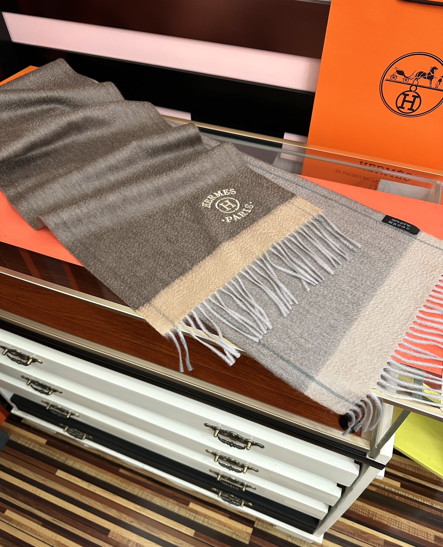 Hermès 125%山羊绒 爱马仕 采用内蒙古山羊绒 2025最新款男女通用 重磅推荐 的格子