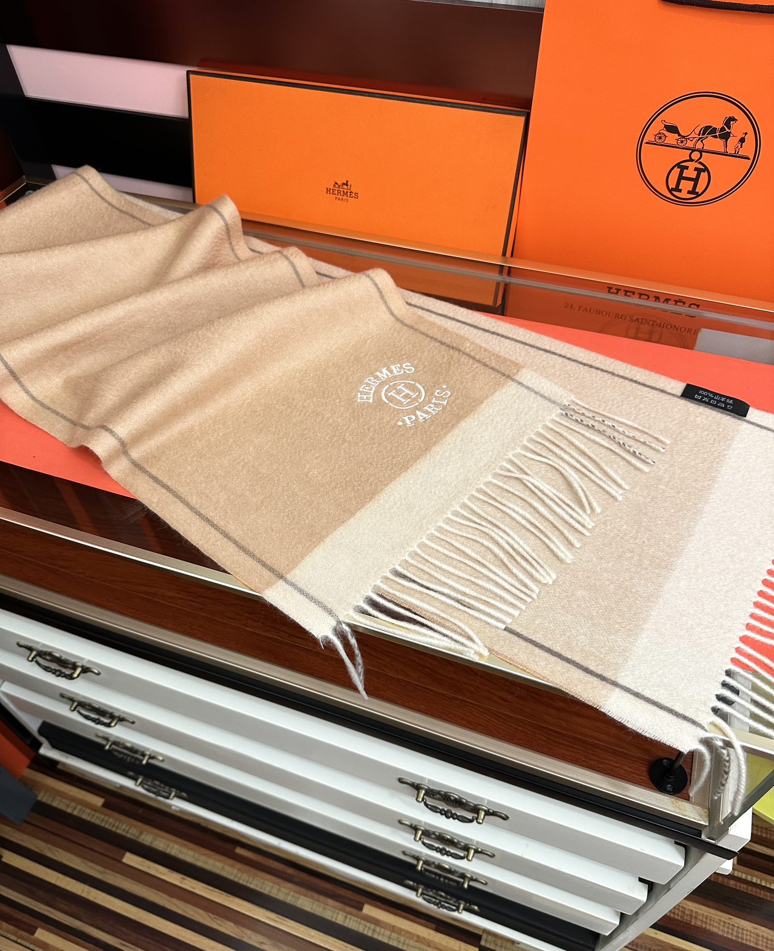 Hermès 125%山羊绒 爱马仕 采用内蒙古山羊绒 2025最新款男女通用 重磅推荐 的格子