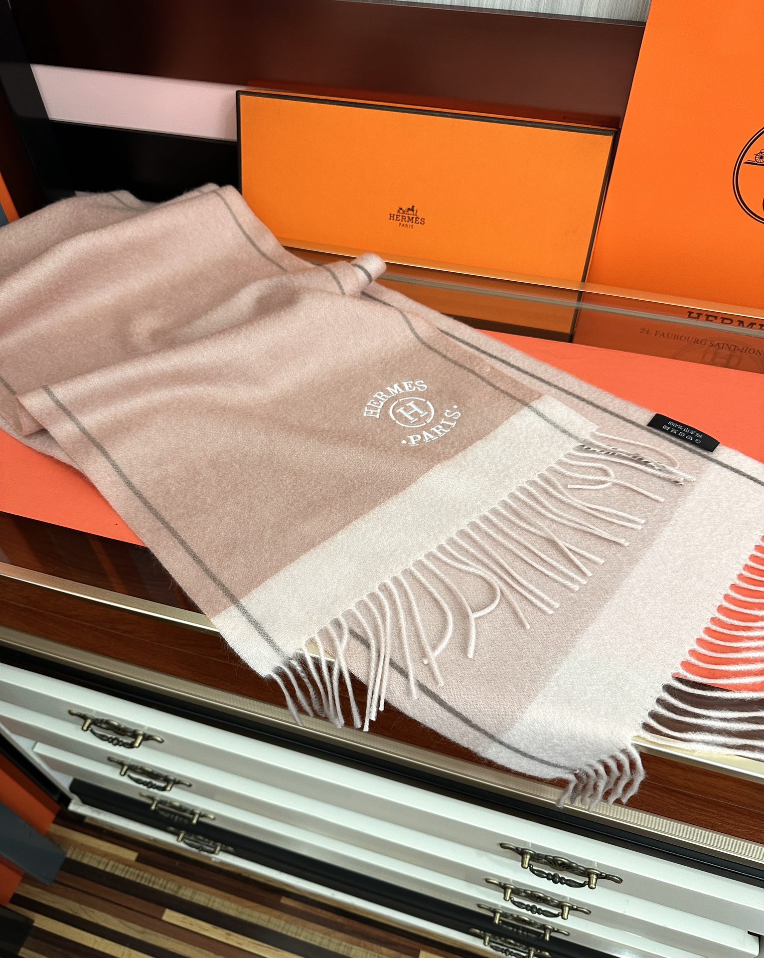 Hermès 125%山羊绒 爱马仕 采用内蒙古山羊绒 2025最新款男女通用 重磅推荐 的格子