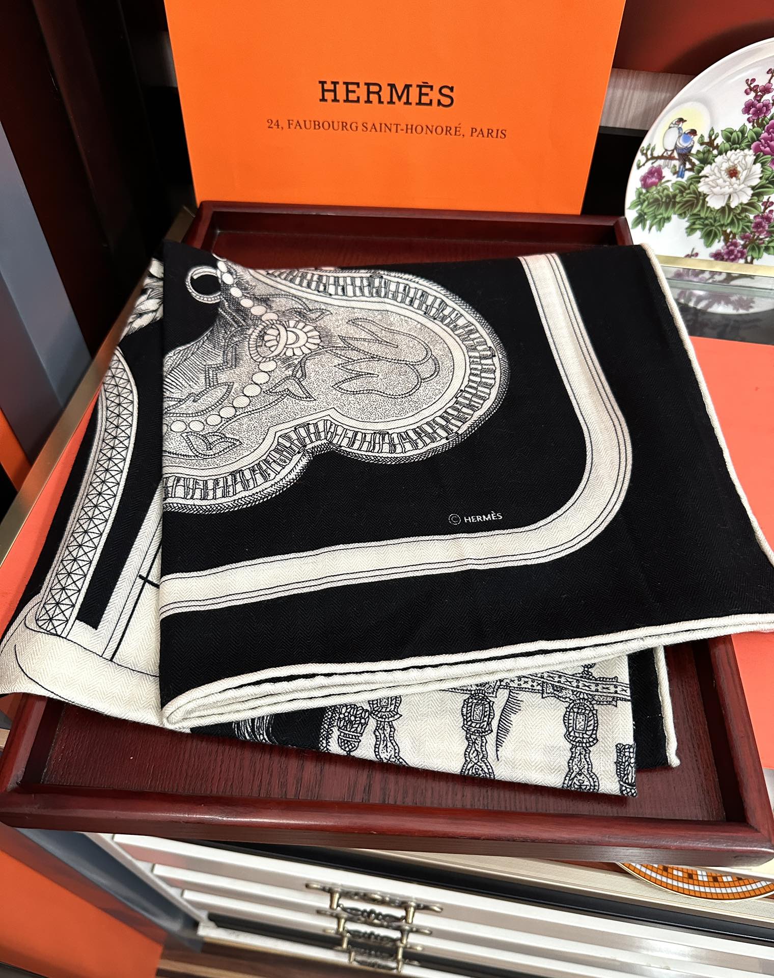 Hermès 爱马仕 2025【双面同色】ZG同步 H家买了都说 推荐 工艺超值 立体呈现图案纹路实物档次极高 特殊工艺高端研发惊艳问世 受到白富美的喜欢 无论是品质 款式 价格都令 控的她们尖叫 超高性价比 绝对值得入手 材质：30%真丝+70%山羊绒