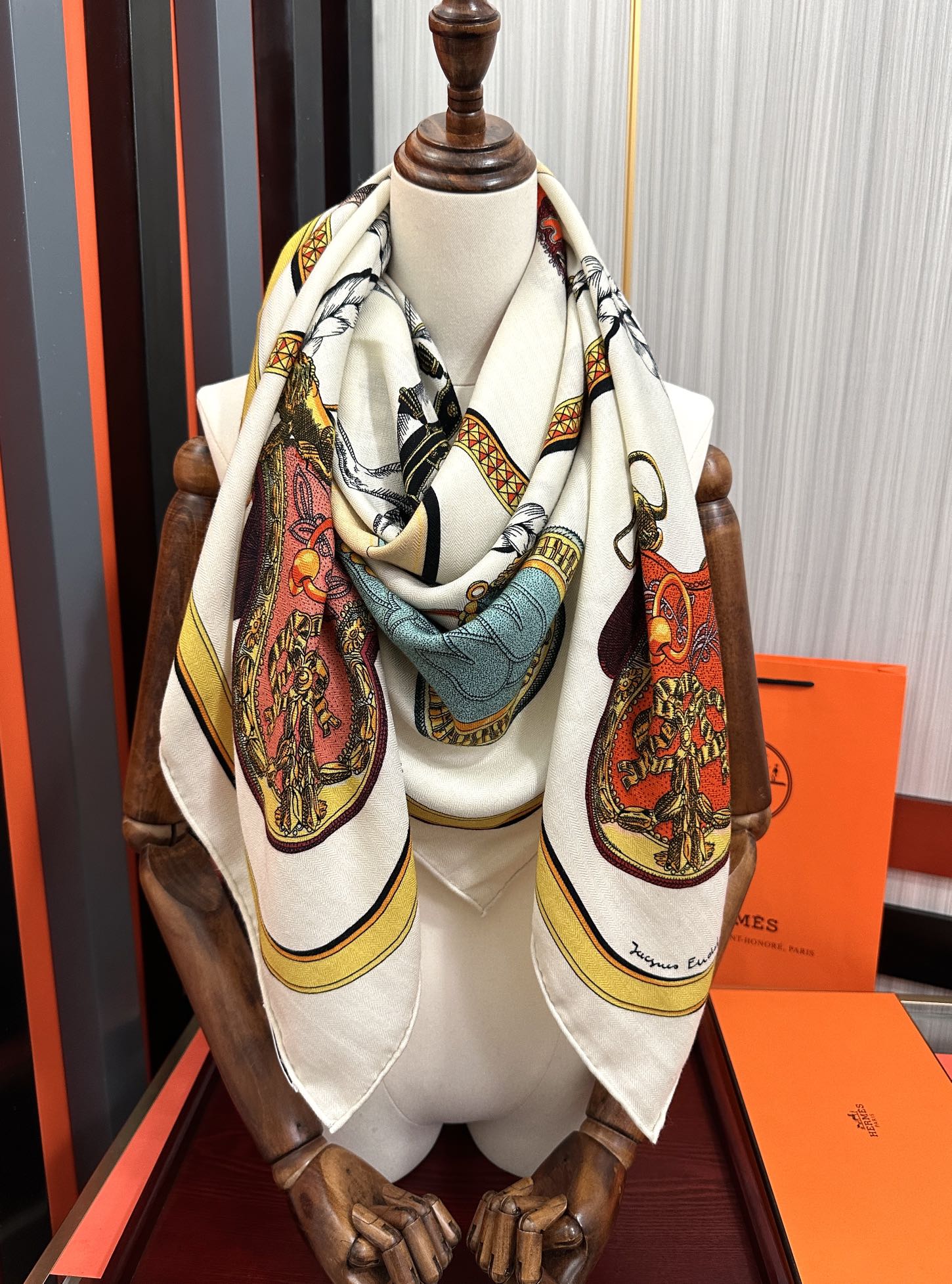 Hermès 爱马仕 2025【双面同色】ZG同步 H家买了都说 推荐 工艺超值 立体呈现图案纹路实物档次极高 特殊工艺高端研发惊艳问世 受到白富美的喜欢 无论是品质 款式 价格都令 控的她们尖叫 超高性价比 绝对值得入手 材质：30%真丝+70%山羊绒