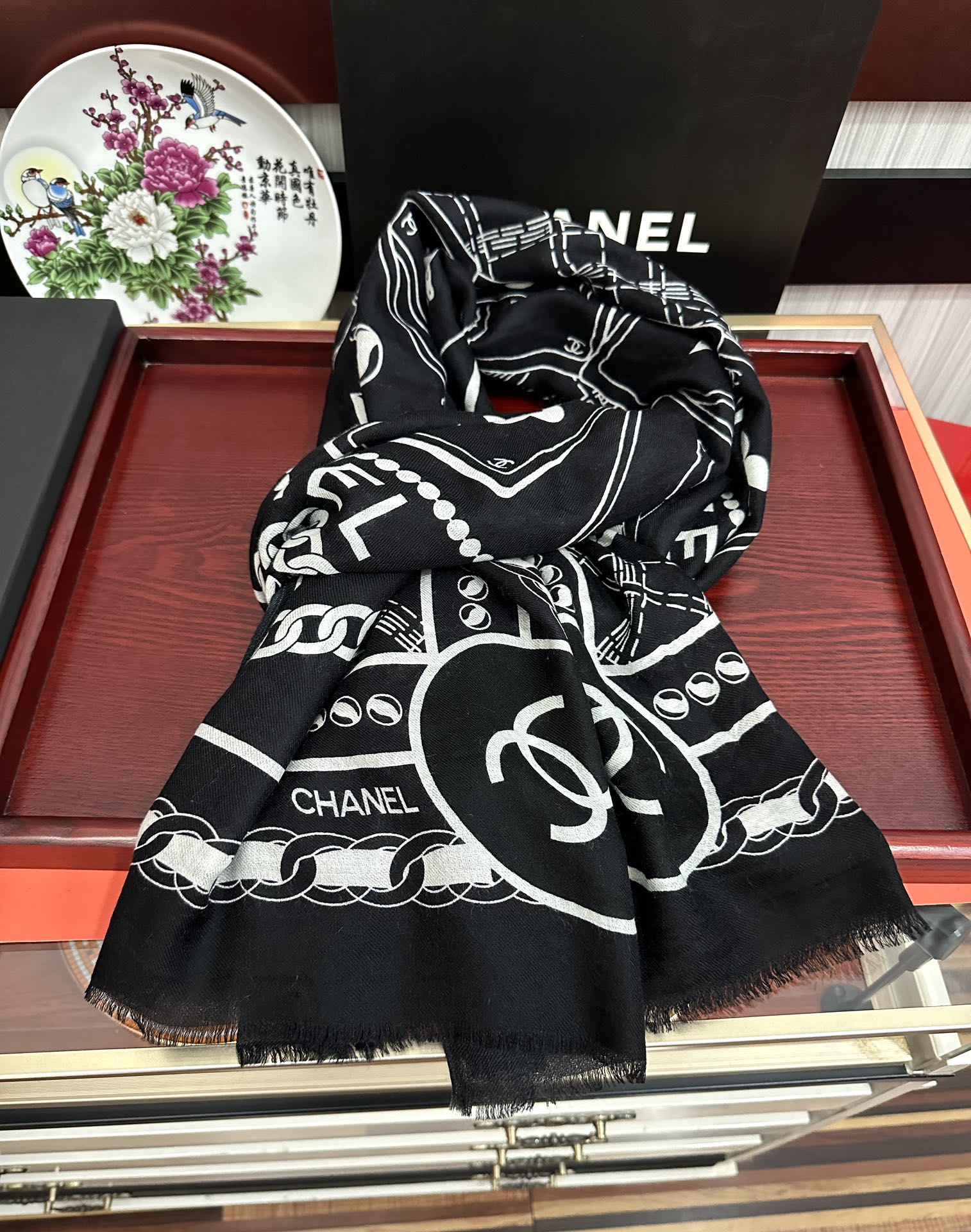 Chanel 小香 2025 最新款 真心赞 【羊绒长巾】 实物真心美 细节都可见 高端 VI 绝对值得入手 尺寸：100x200cm