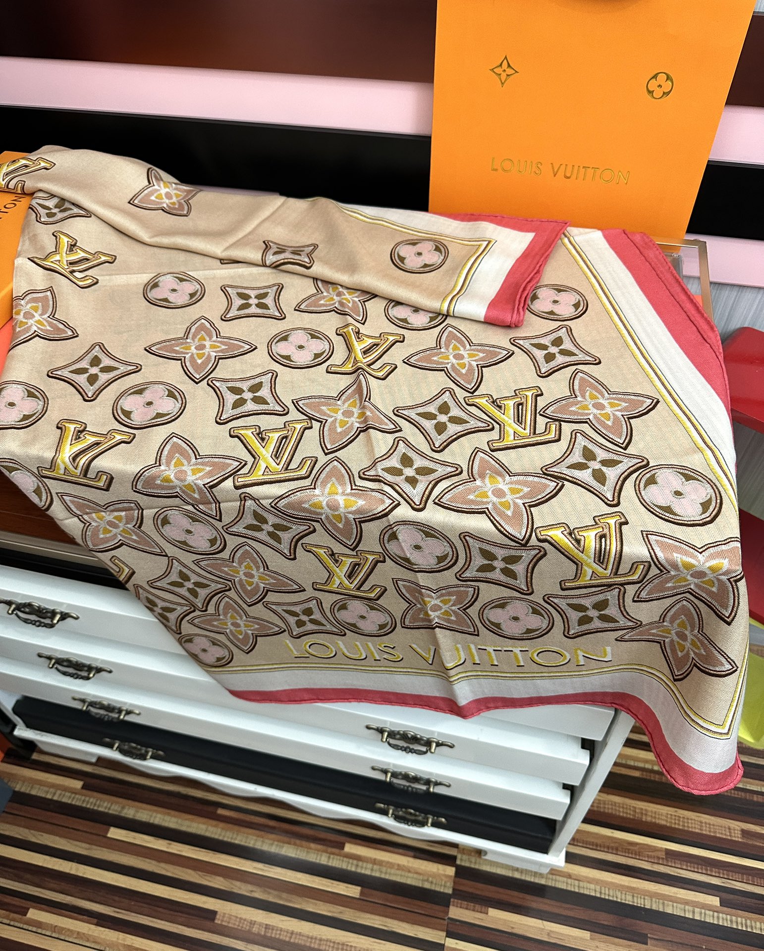 Louis Vuitton LV 2025 优雅 ~气质到骨子里 新一季的面料超高级 真心 柔软