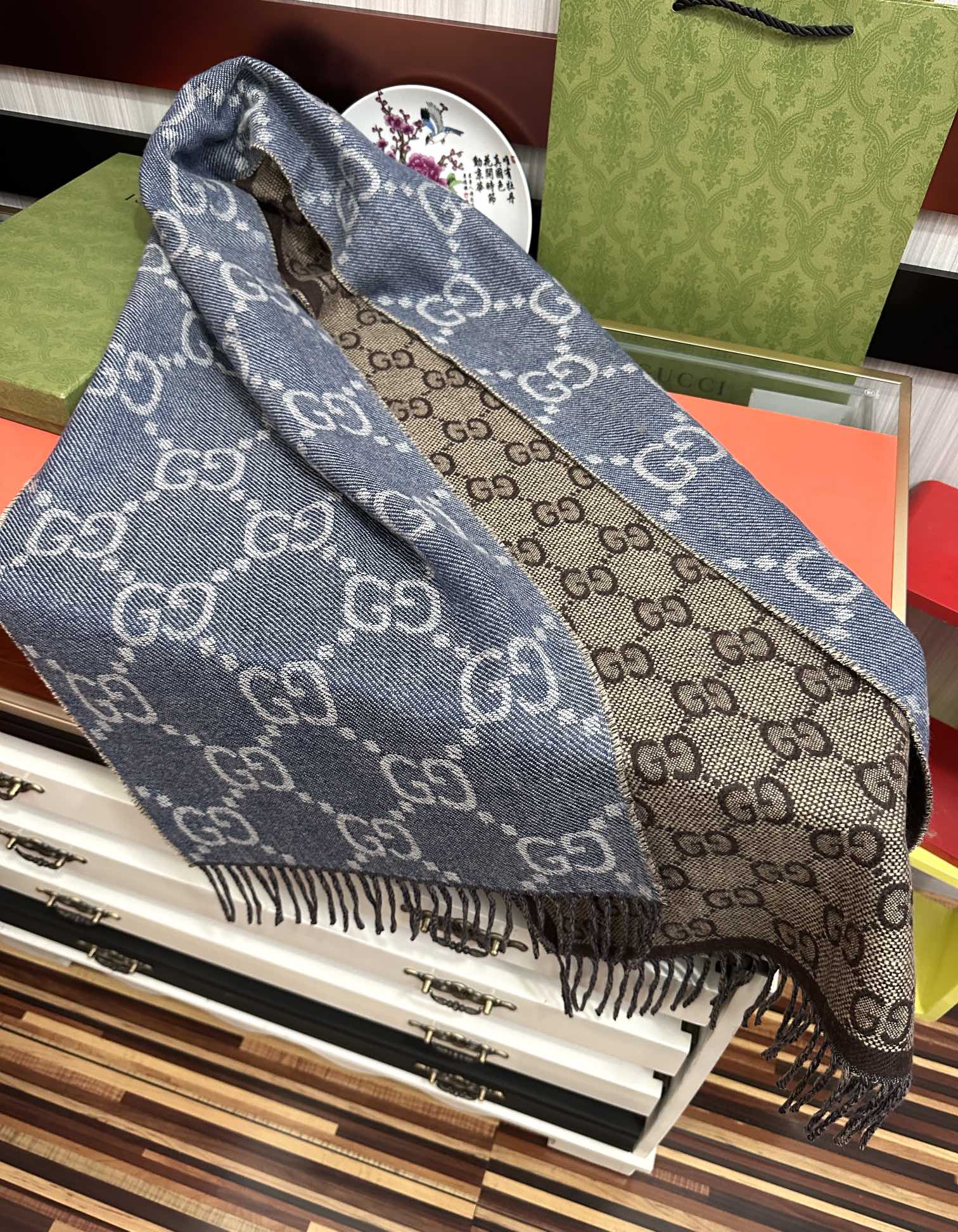 Gucci GG字母双面长巾 牛仔蓝双G字母双面交织图案 一面大GG 一面小GG