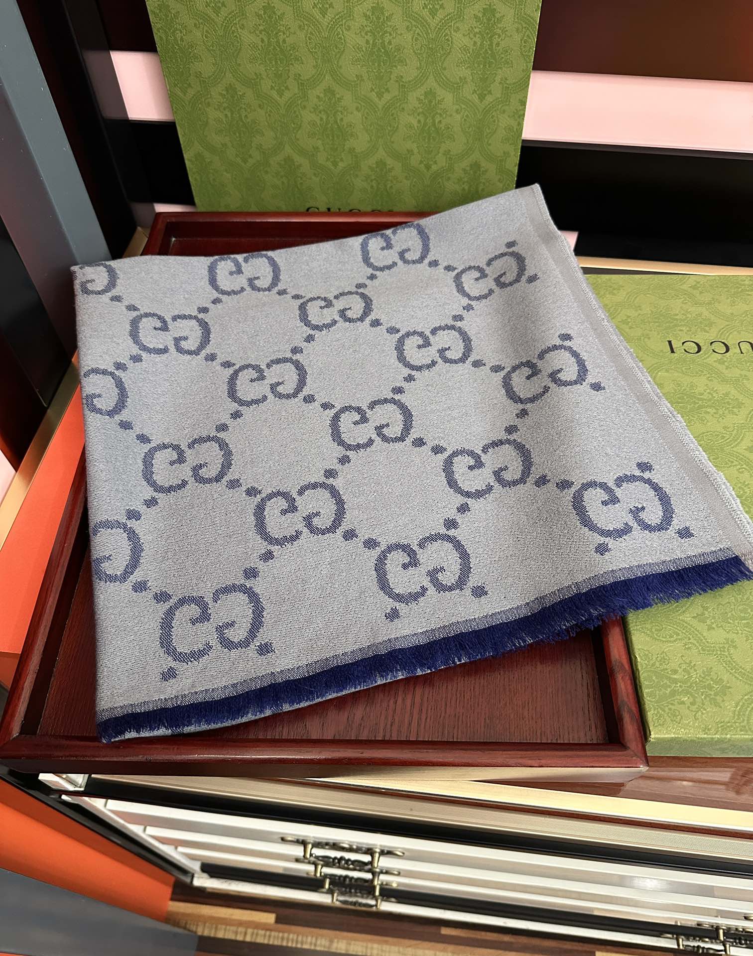 Gucci 高品质 古奇【GG格子双面长巾】 中性款男女都可以用