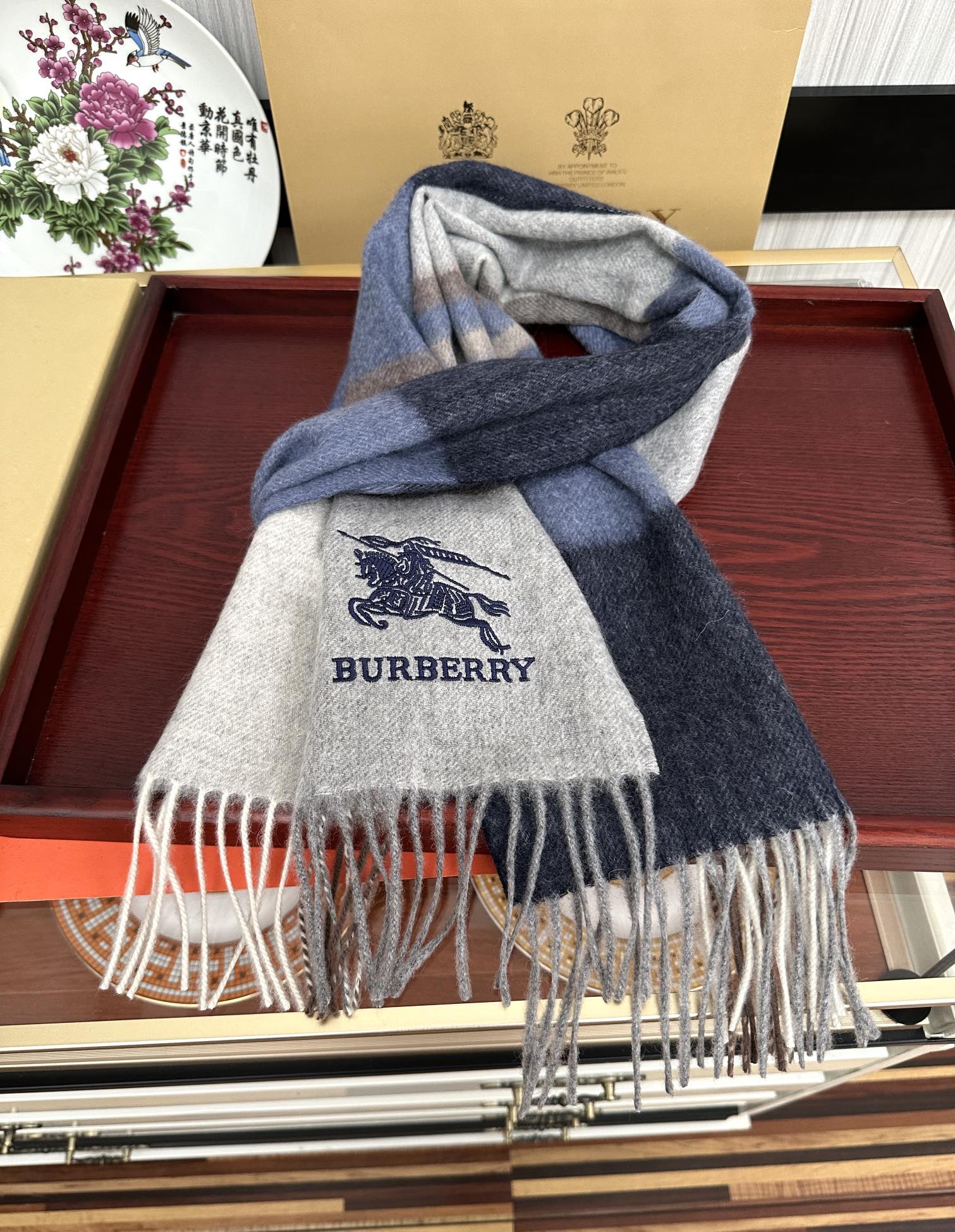 Burberry 125%山羊绒 2025 巴宝莉采用内蒙古 山羊绒 最新款男女通用 重磅推荐 的格子