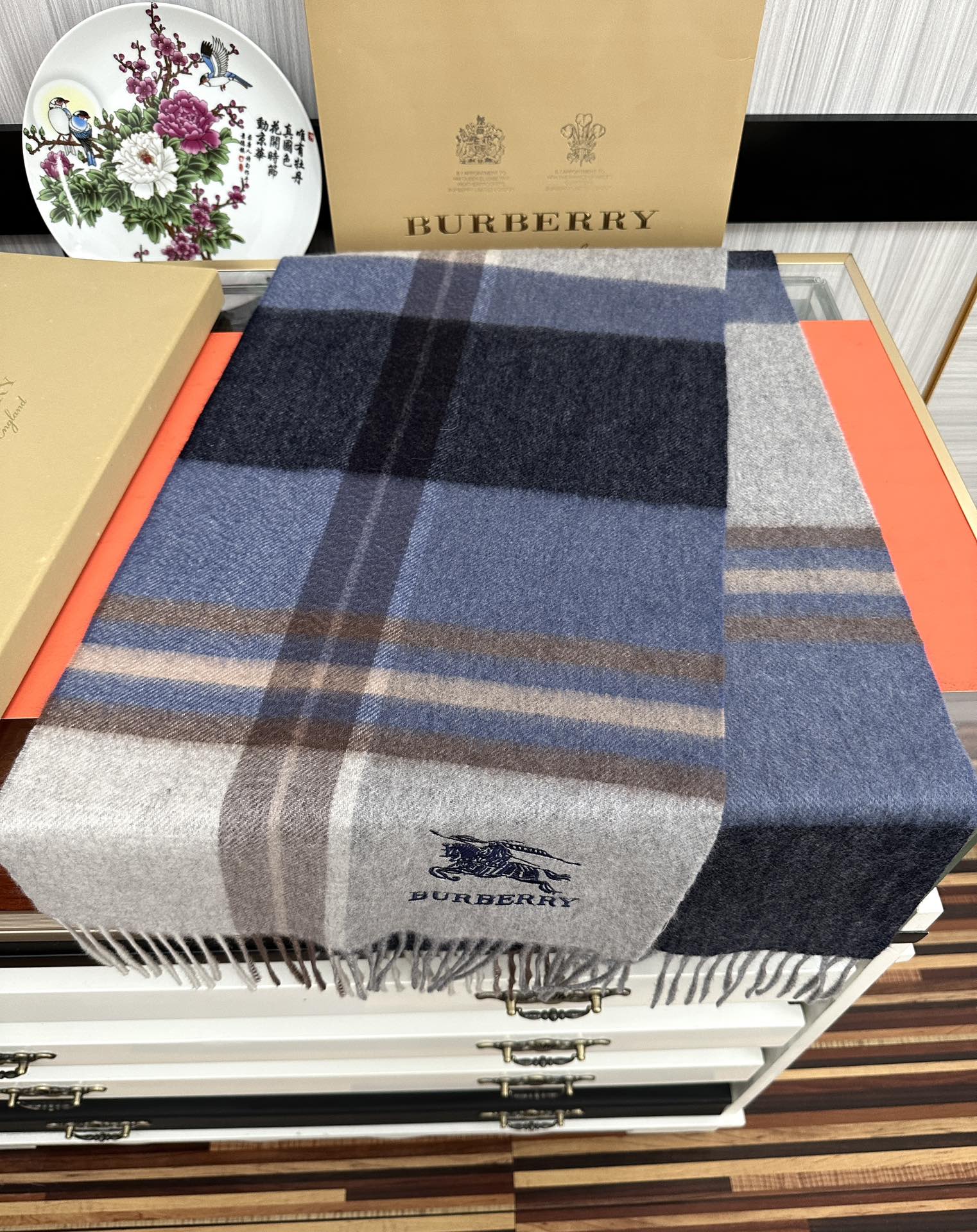 Burberry 125%山羊绒 2025 巴宝莉采用内蒙古 山羊绒 最新款男女通用 重磅推荐 的格子