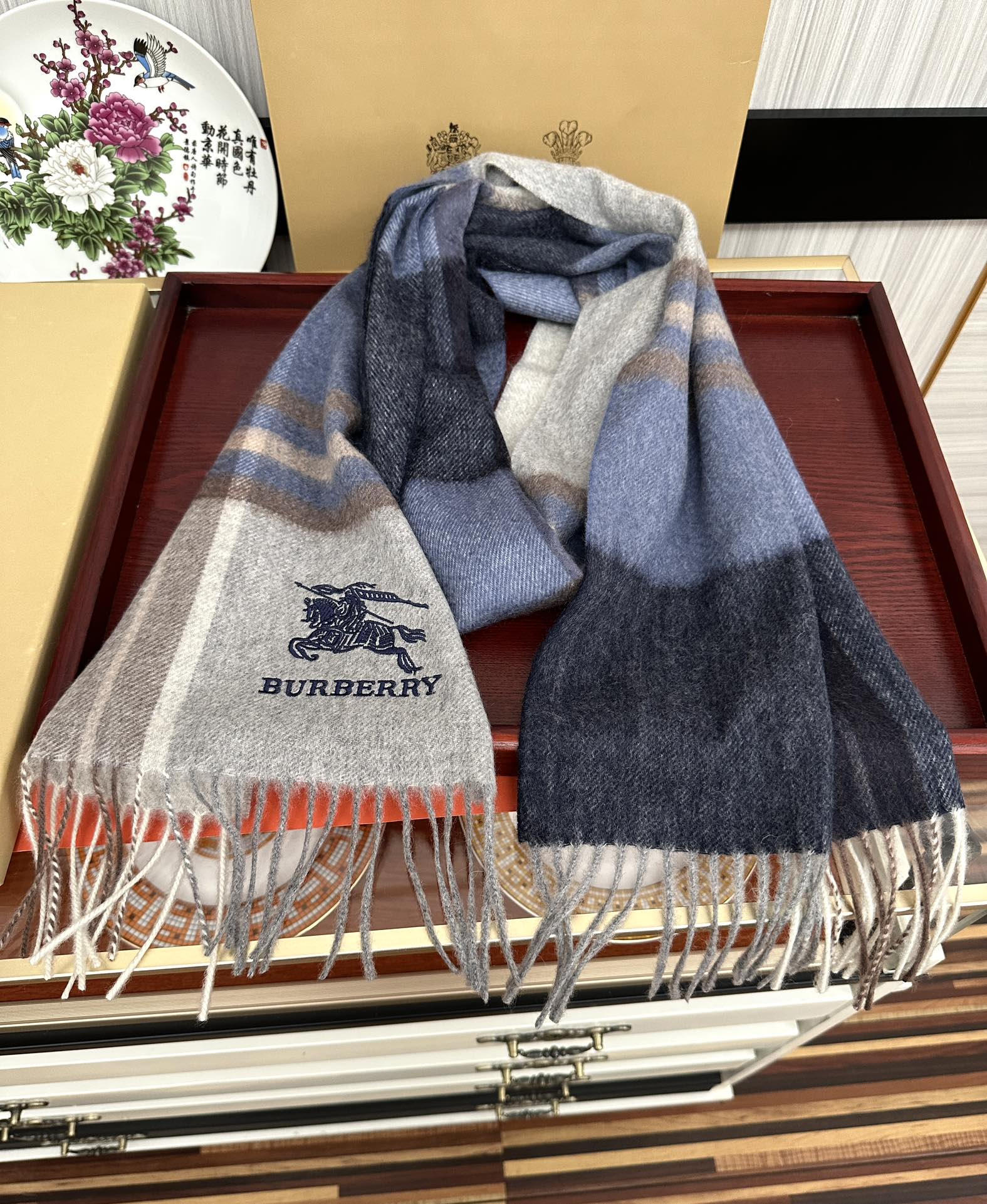 Burberry 125%山羊绒 2025 巴宝莉采用内蒙古 山羊绒 最新款男女通用 重磅推荐 的格子