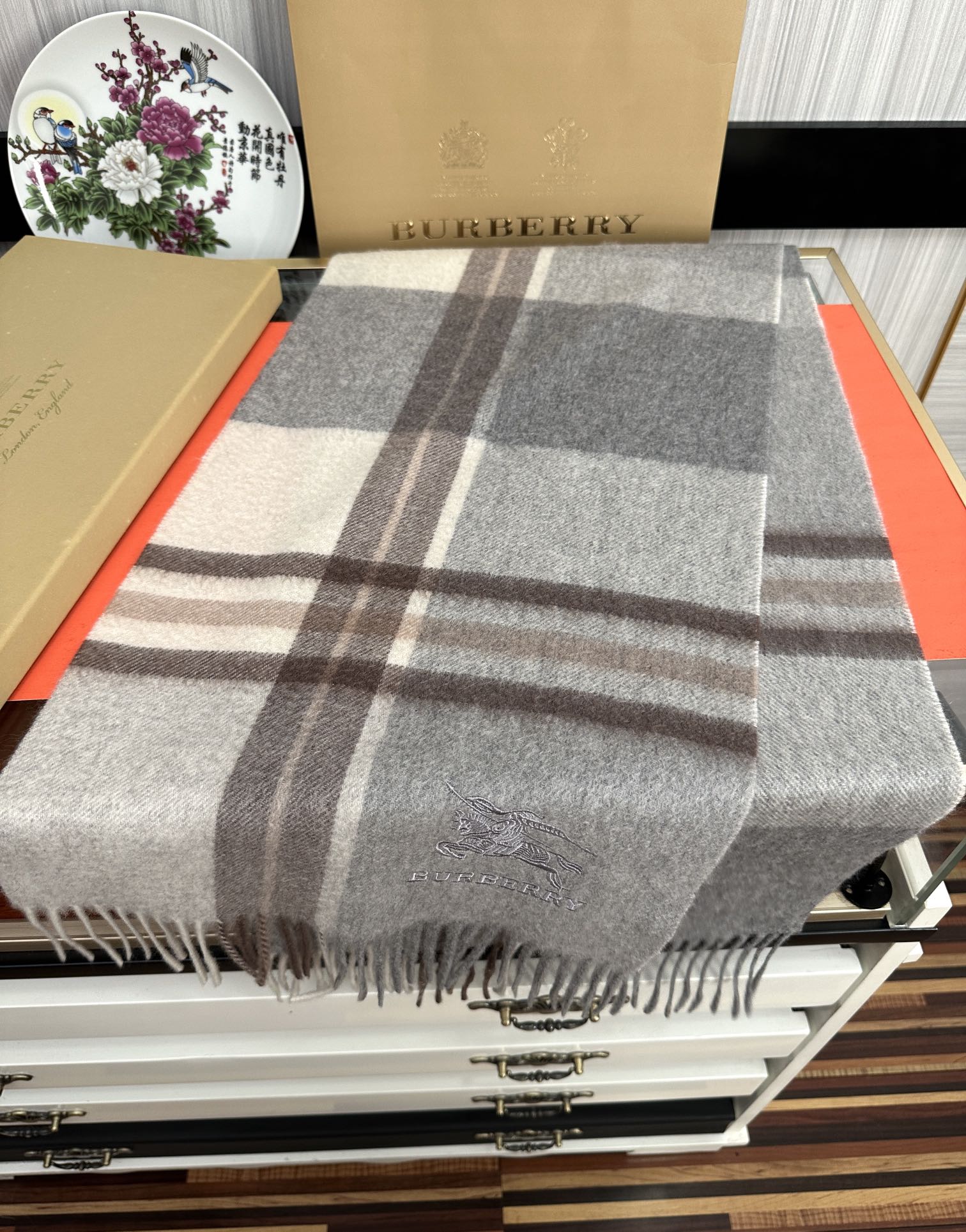 Burberry 125%山羊绒 2025 巴宝莉采用内蒙古 山羊绒 最新款男女通用 重磅推荐 的格子