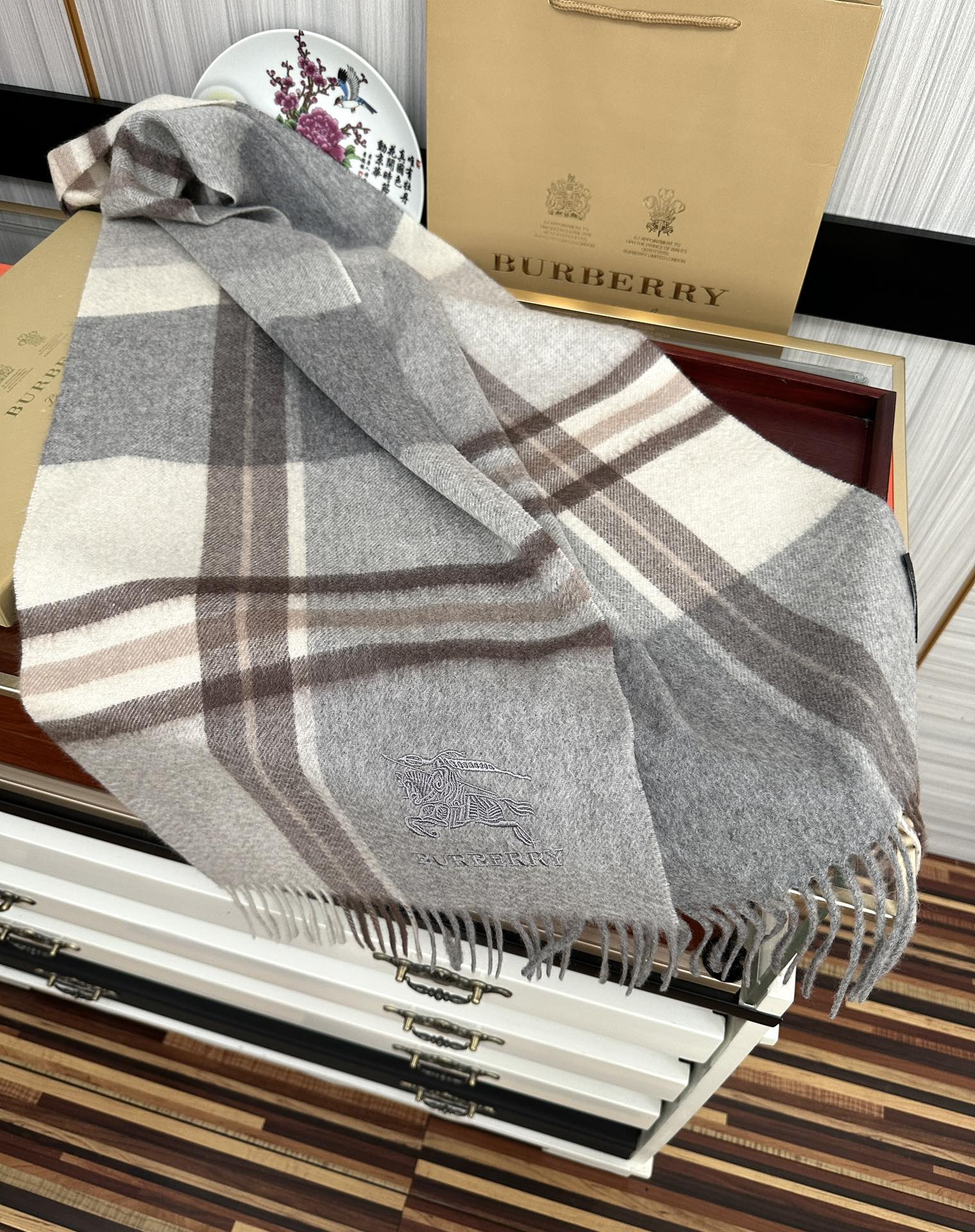 Burberry 125%山羊绒 2025 巴宝莉采用内蒙古 山羊绒 最新款男女通用 重磅推荐 的格子