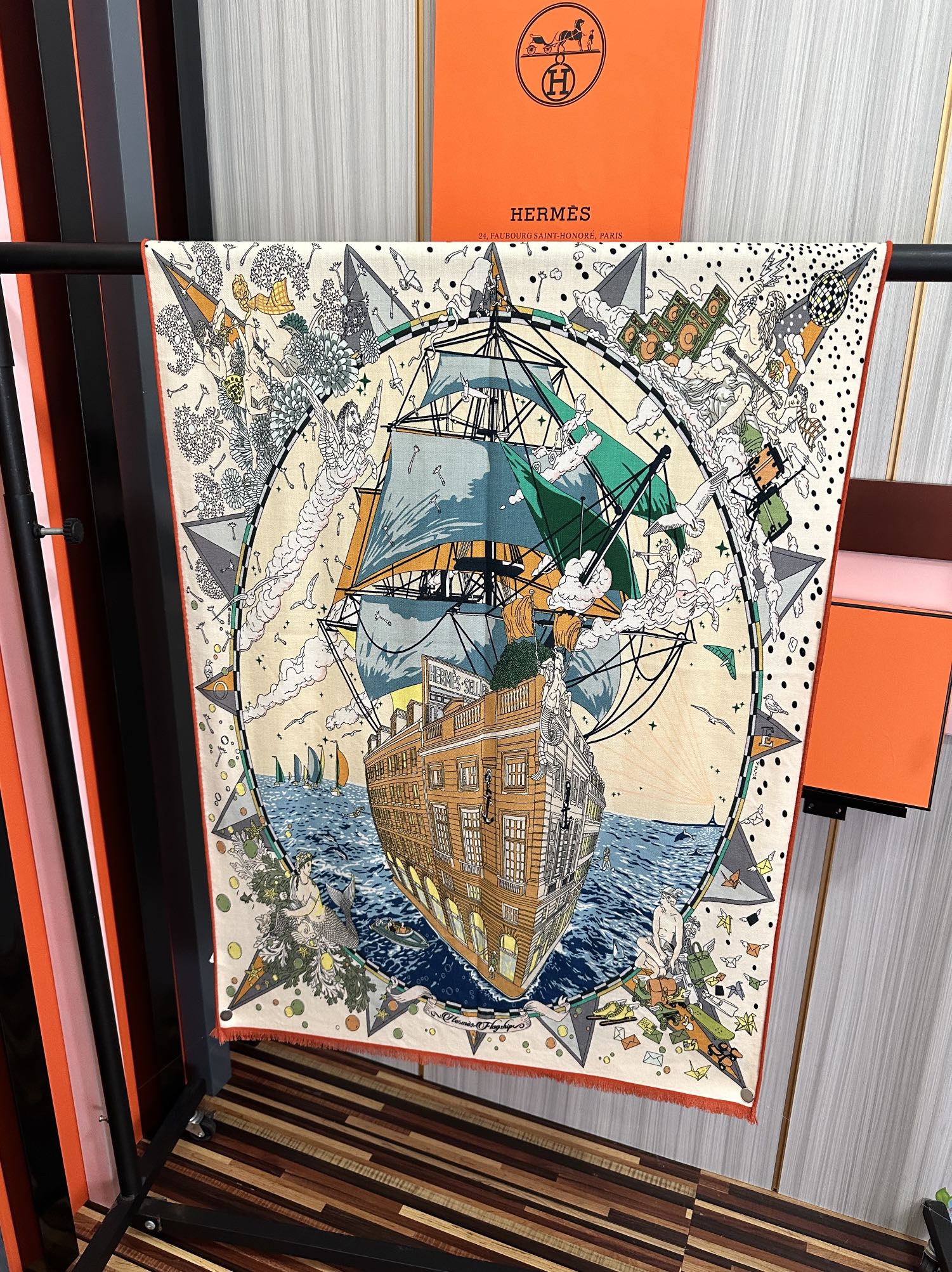 Hermès 新款爱马仕 2050双面同色【一帆风顺】太美了 下手一定要快 四季都可以用 真心美的让人非常非上身效果简直美翻了 品质非常完美 整个围巾给人气场的同时又非常 秀丽 绝对值得入手的新款 实物一拿到就会庆幸自己是女人的绝美好货 尺寸：65x185